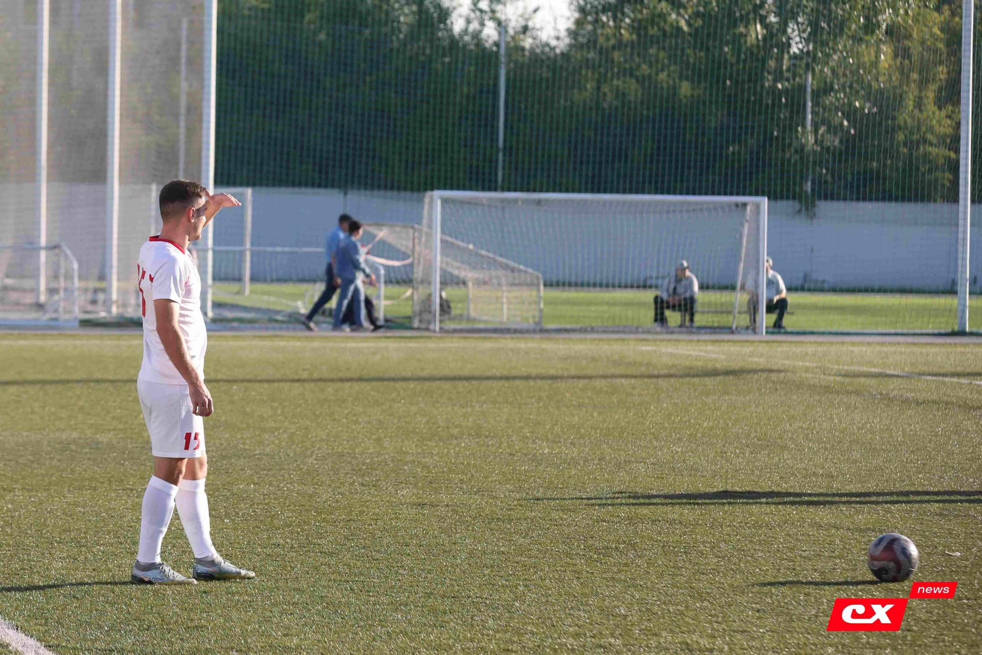 «Полимер» 2:2 «Темп». Третья лига. 05.09.2025. Владимир Мартынов («CX News») и Александр Чёрный («Алтайский спорт») — кадр 143