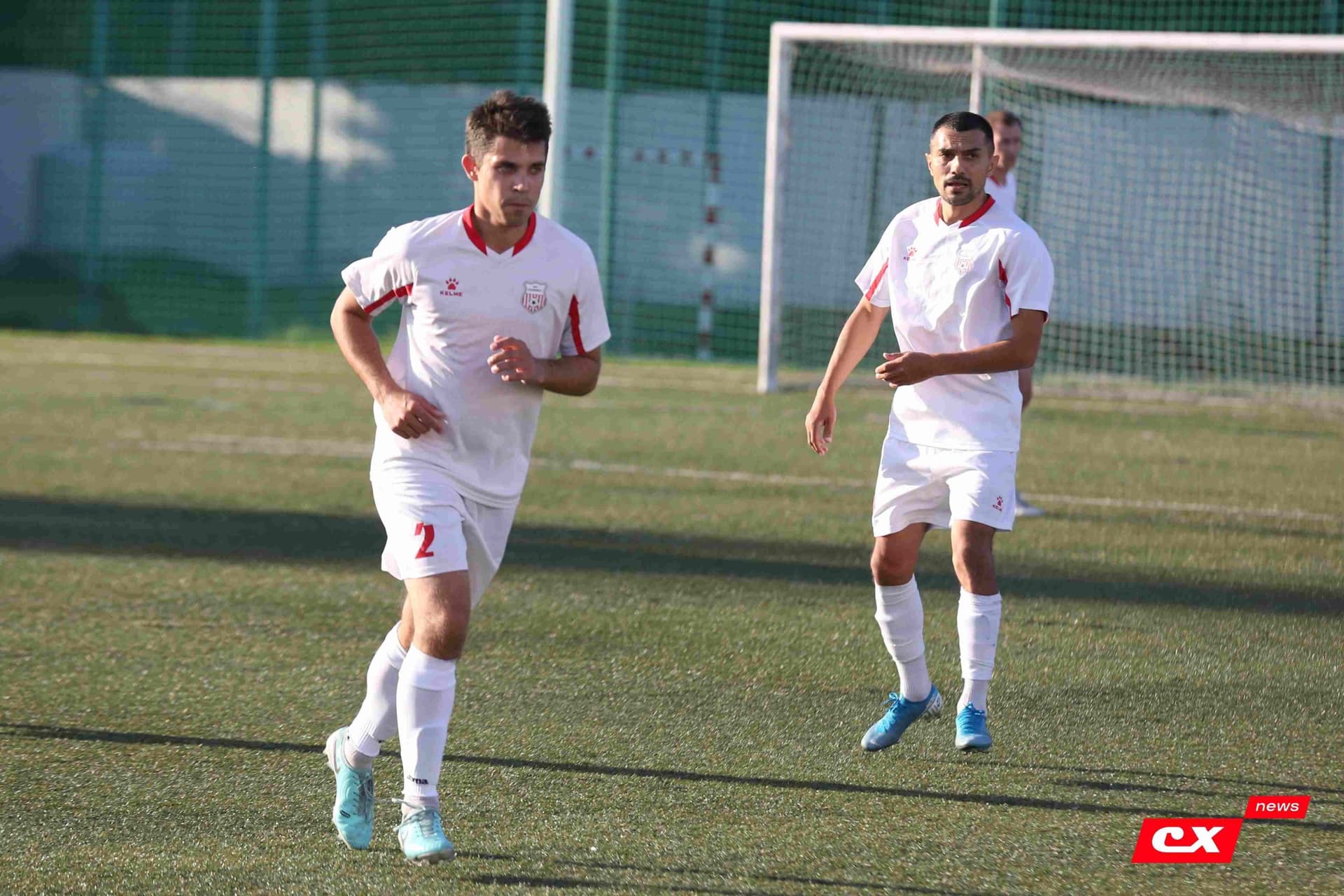 «Полимер» 2:2 «Темп». Третья лига. 05.09.2025. Владимир Мартынов («CX News») и Александр Чёрный («Алтайский спорт») — кадр 149