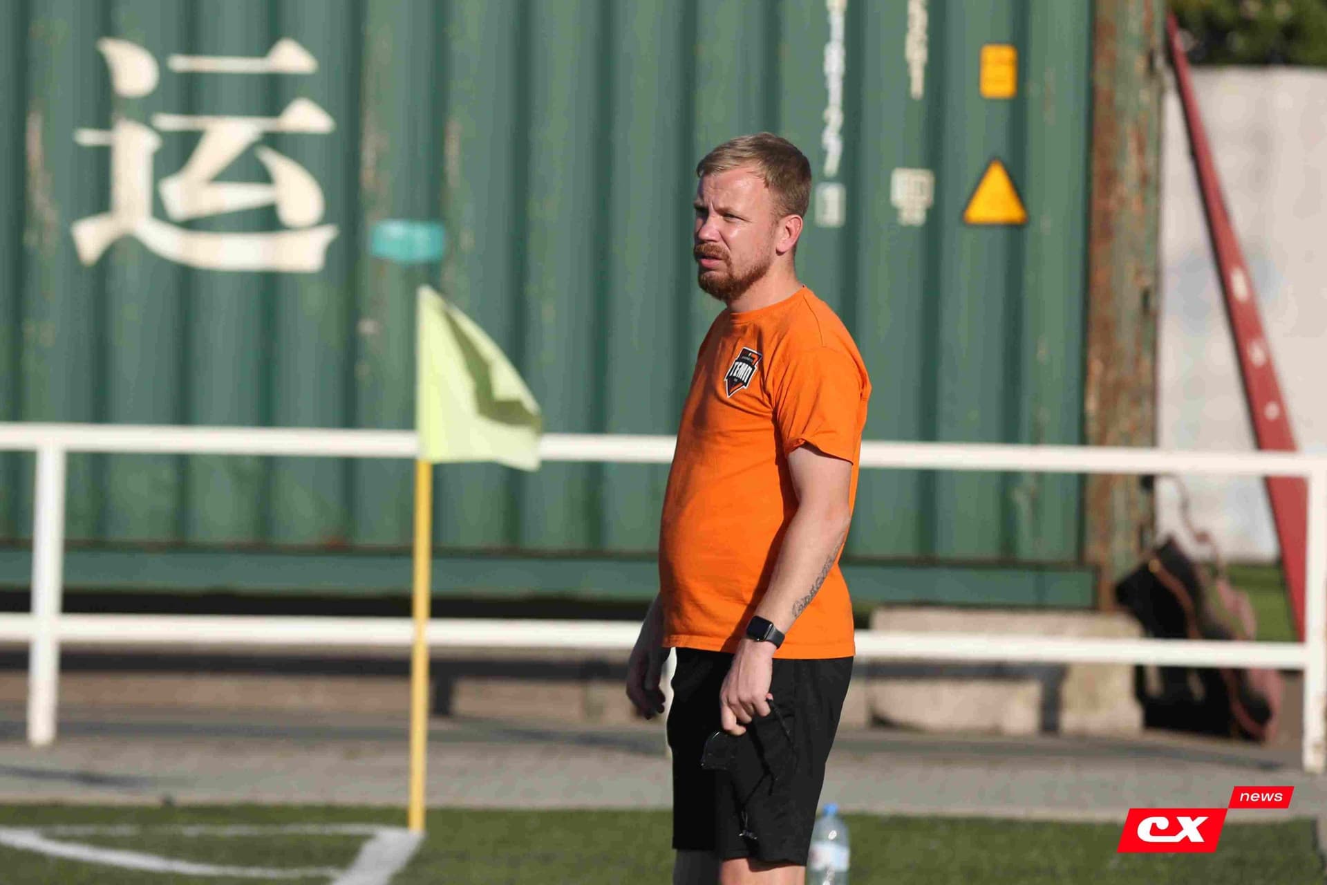 «Полимер» 2:2 «Темп». Третья лига. 05.09.2025. Владимир Мартынов («CX News») и Александр Чёрный («Алтайский спорт») — кадр 15