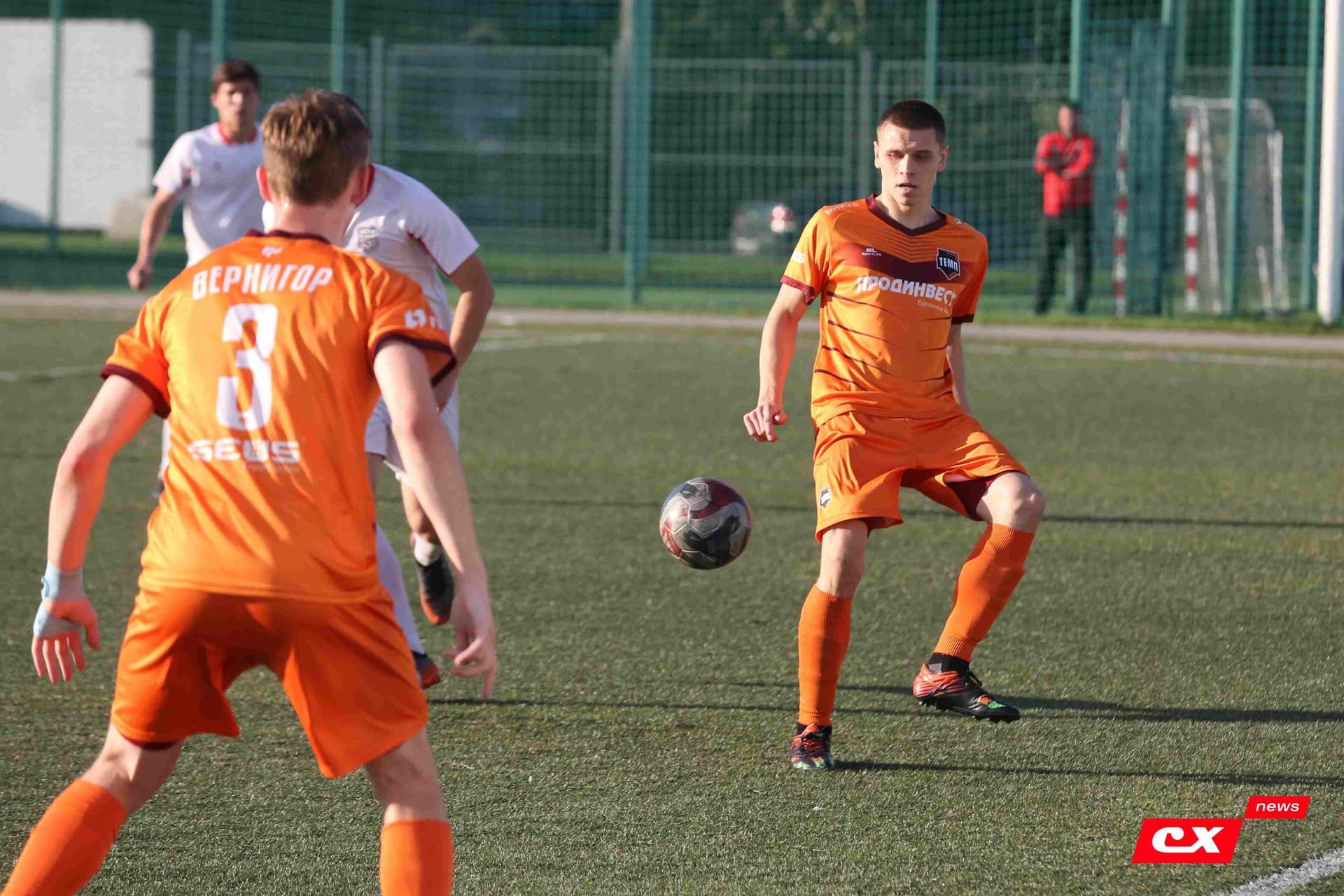 «Полимер» 2:2 «Темп». Третья лига. 05.09.2025. Владимир Мартынов («CX News») и Александр Чёрный («Алтайский спорт») — кадр 158