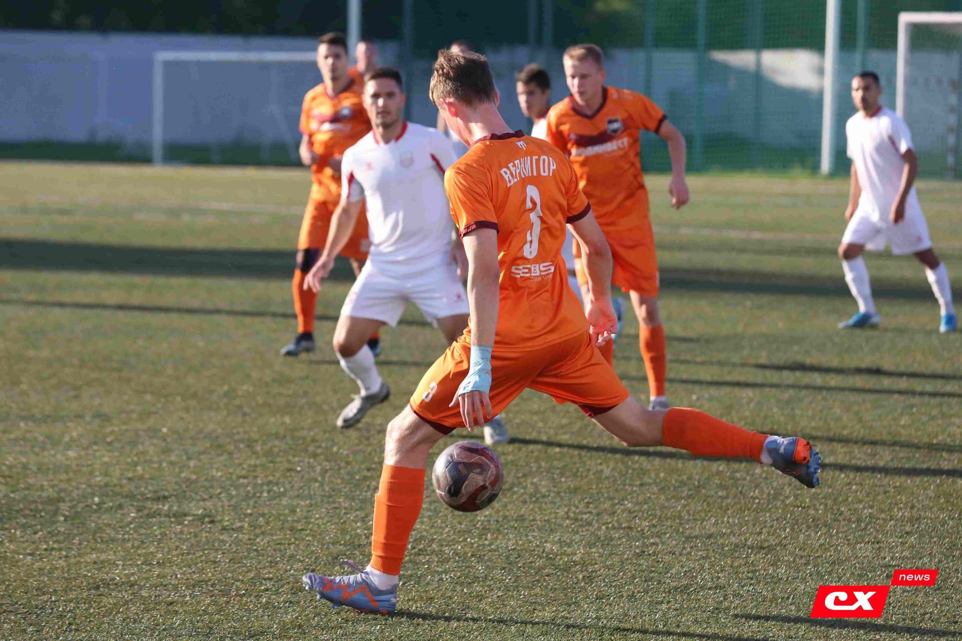 «Полимер» 2:2 «Темп». Третья лига. 05.09.2025. Владимир Мартынов («CX News») и Александр Чёрный («Алтайский спорт») — кадр 159