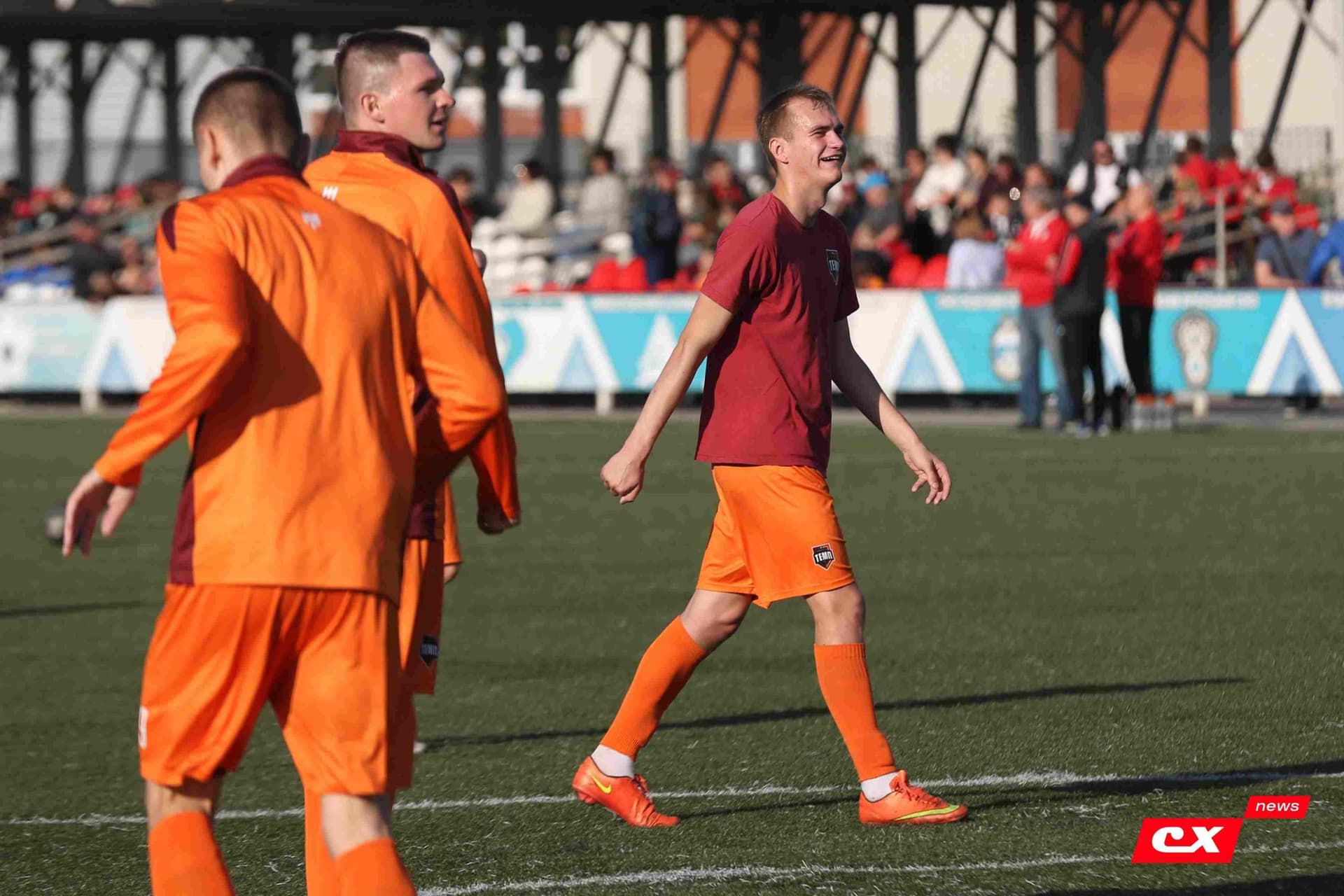 «Полимер» 2:2 «Темп». Третья лига. 05.09.2025. Владимир Мартынов («CX News») и Александр Чёрный («Алтайский спорт») — кадр 19