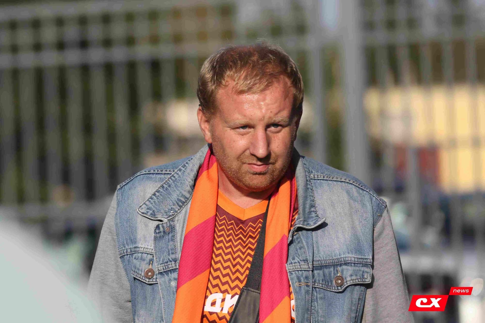 «Полимер» 2:2 «Темп». Третья лига. 05.09.2025. Владимир Мартынов («CX News») и Александр Чёрный («Алтайский спорт») — кадр 38