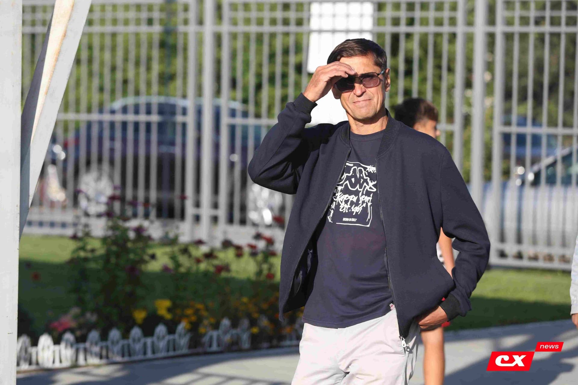 «Полимер» 2:2 «Темп». Третья лига. 05.09.2025. Владимир Мартынов («CX News») и Александр Чёрный («Алтайский спорт») — кадр 39