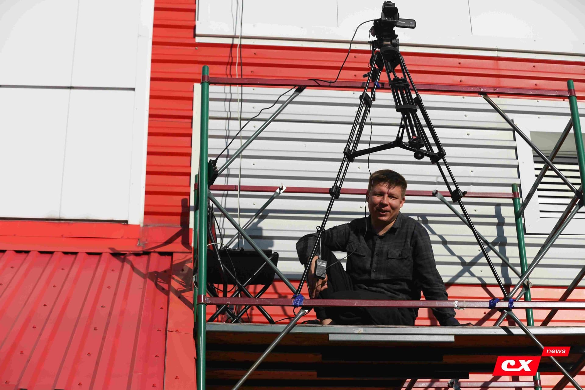 «Полимер» 2:2 «Темп». Третья лига. 05.09.2025. Владимир Мартынов («CX News») и Александр Чёрный («Алтайский спорт») — кадр 43