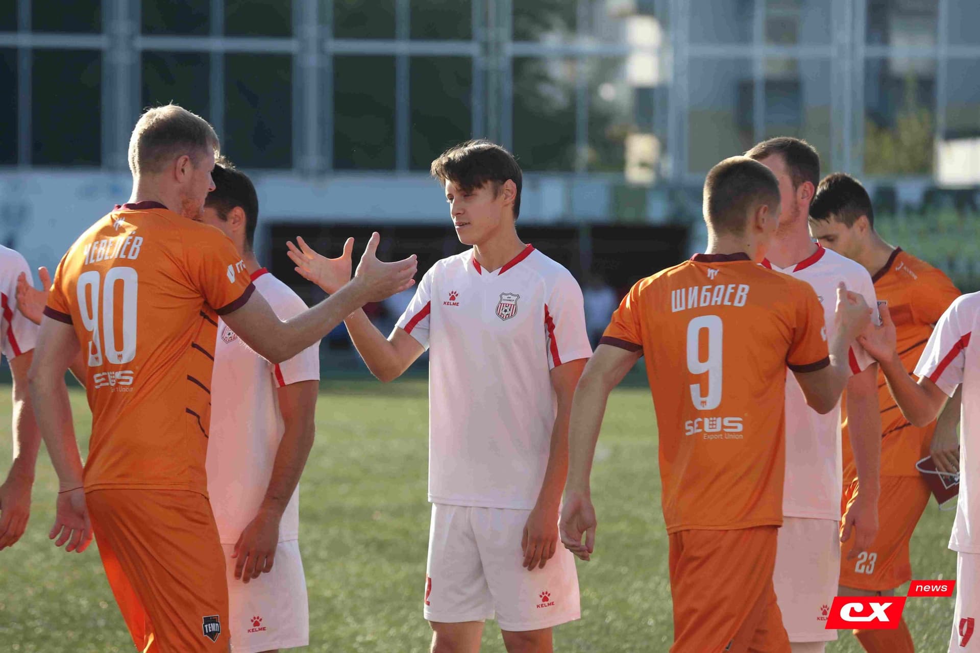 «Полимер» 2:2 «Темп». Третья лига. 05.09.2025. Владимир Мартынов («CX News») и Александр Чёрный («Алтайский спорт») — кадр 63