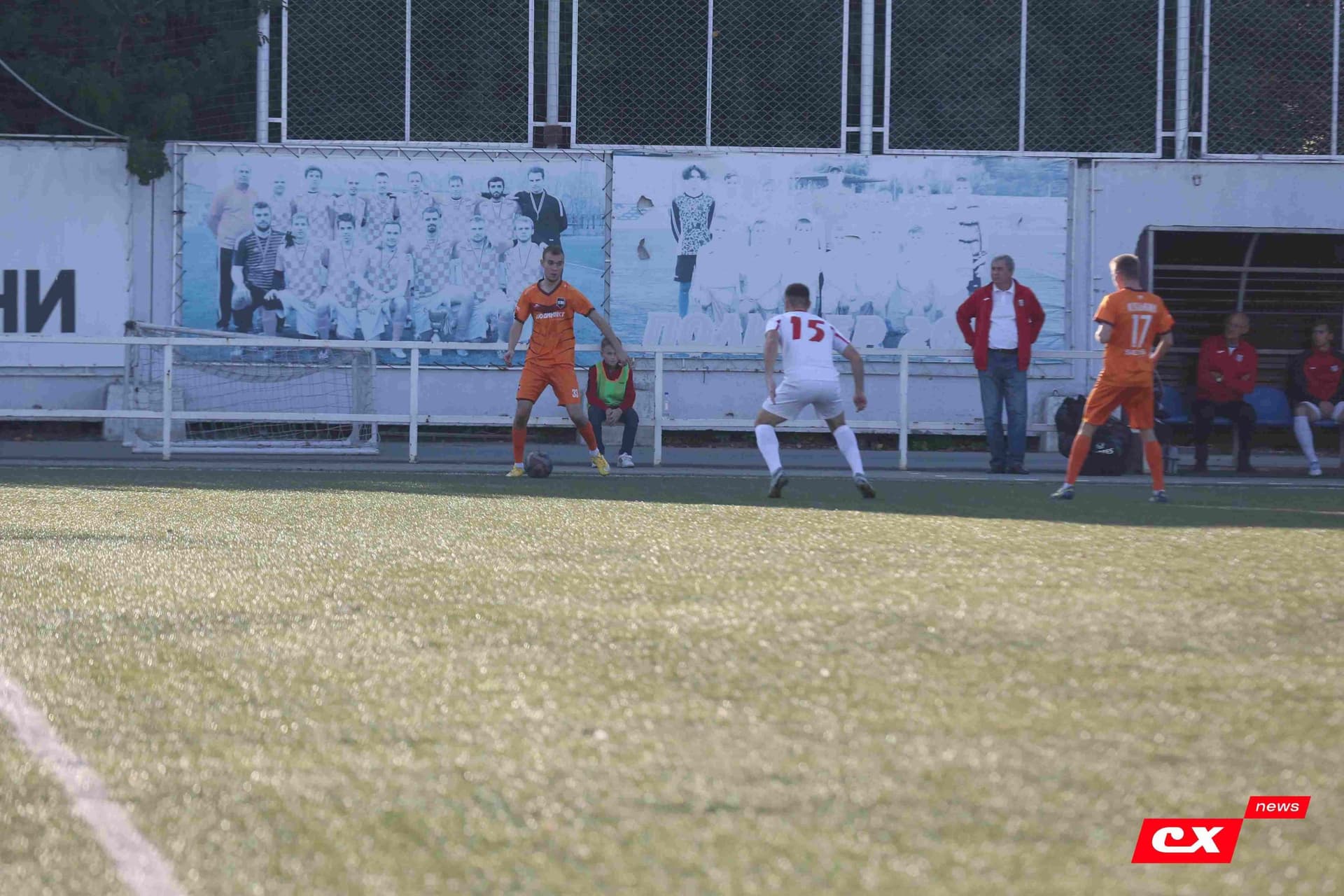 «Полимер» 2:2 «Темп». Третья лига. 05.09.2025. Владимир Мартынов («CX News») и Александр Чёрный («Алтайский спорт») — кадр 73