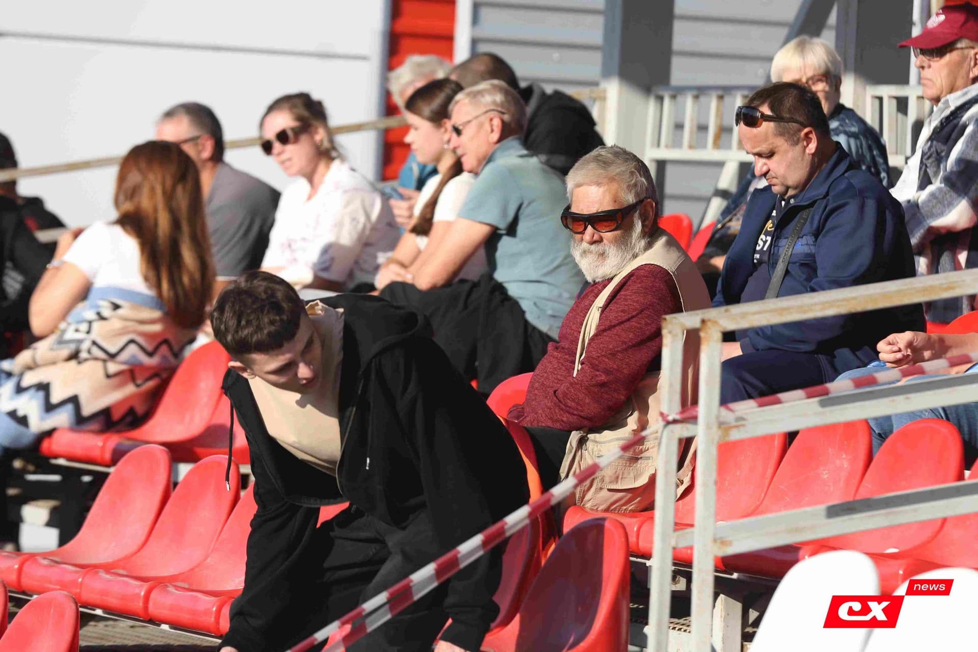 «Полимер» 2:2 «Темп». Третья лига. 05.09.2025. Владимир Мартынов («CX News») и Александр Чёрный («Алтайский спорт») — кадр 8