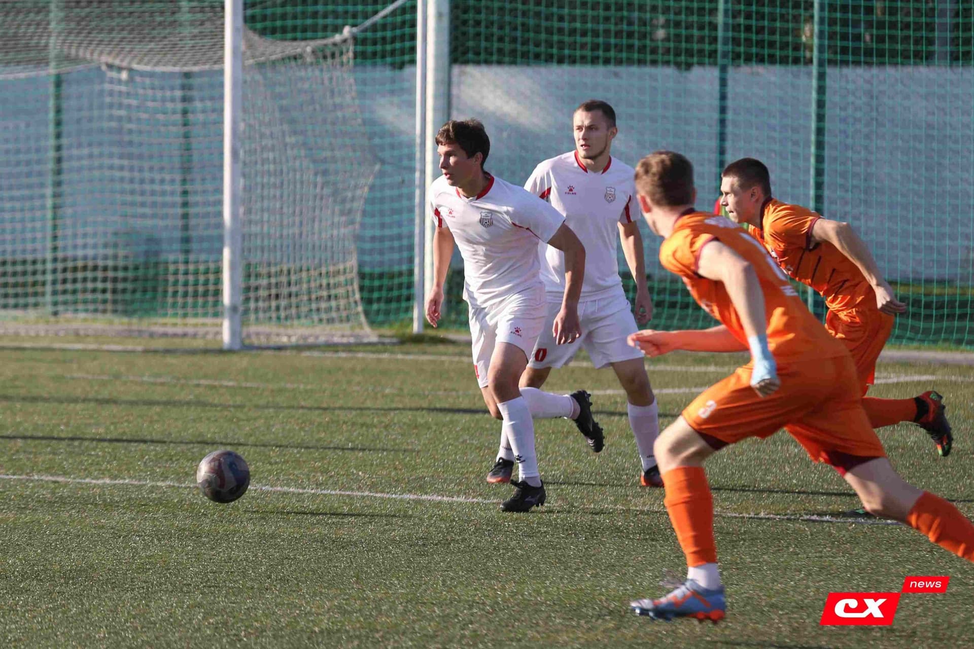 «Полимер» 2:2 «Темп». Третья лига. 05.09.2025. Владимир Мартынов («CX News») и Александр Чёрный («Алтайский спорт») — кадр 82