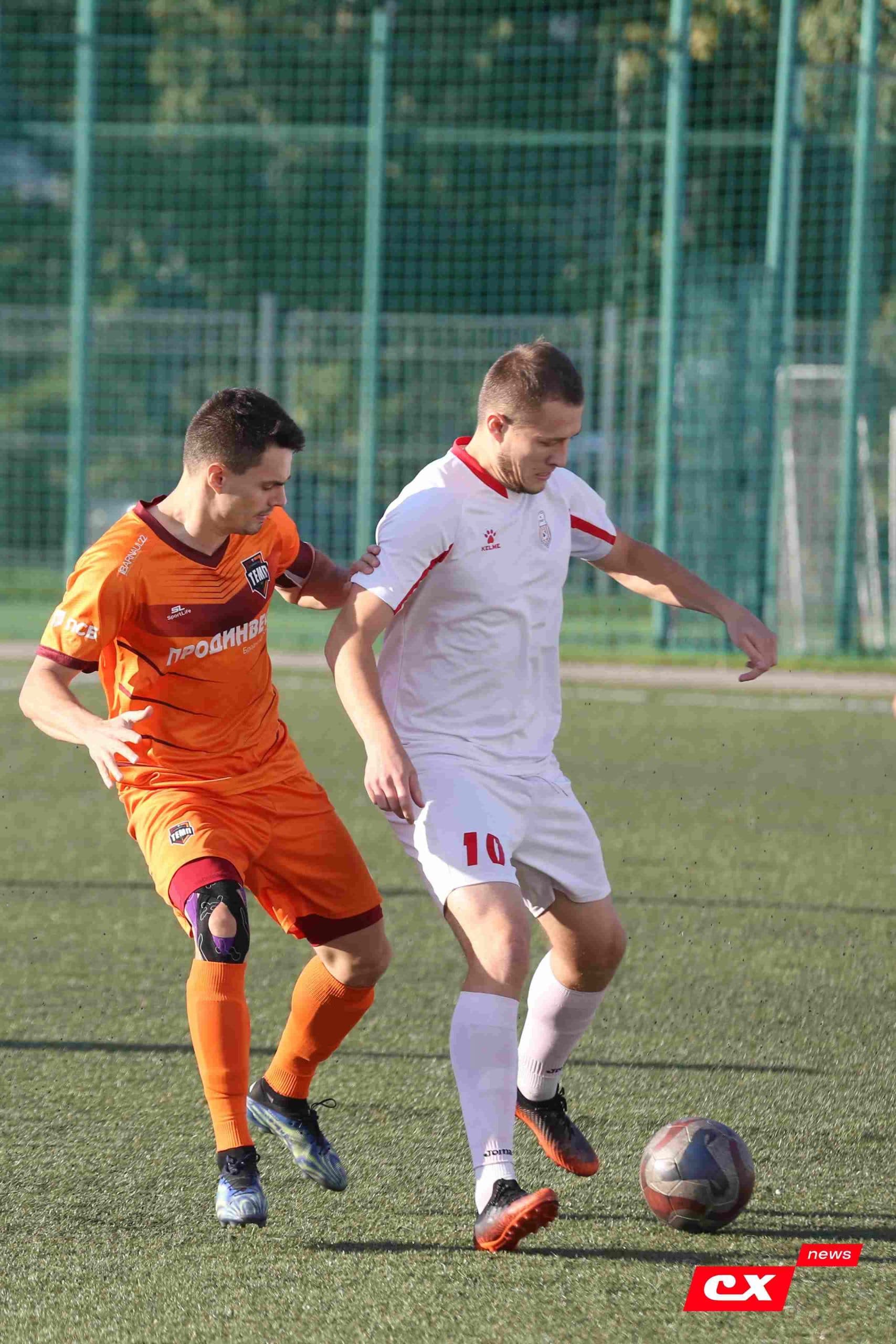 «Полимер» 2:2 «Темп». Третья лига. 05.09.2025. Владимир Мартынов («CX News») и Александр Чёрный («Алтайский спорт») — кадр 95