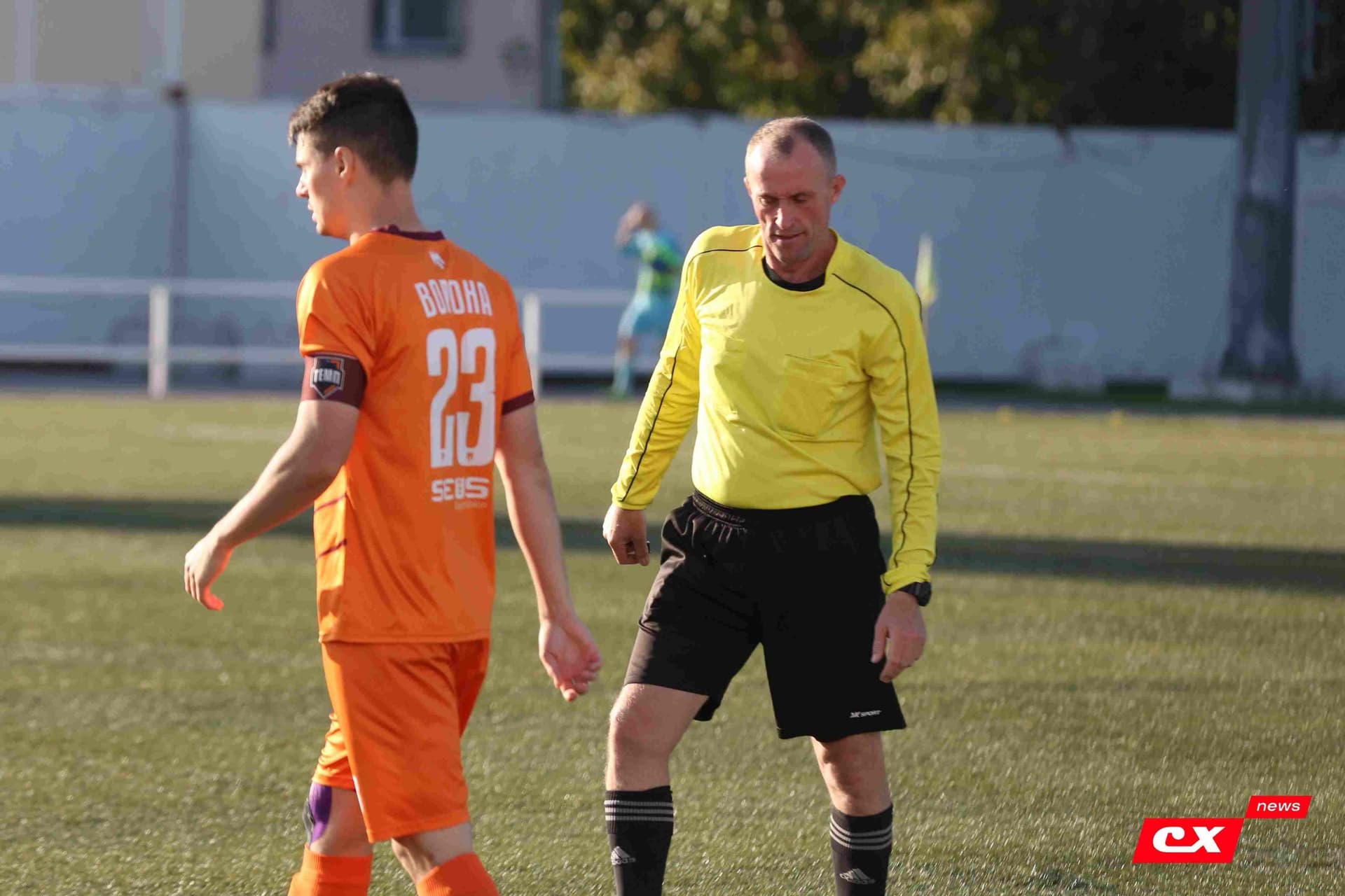 «Полимер» 2:2 «Темп». Третья лига. 05.09.2025. Владимир Мартынов («CX News») и Александр Чёрный («Алтайский спорт») — кадр 99