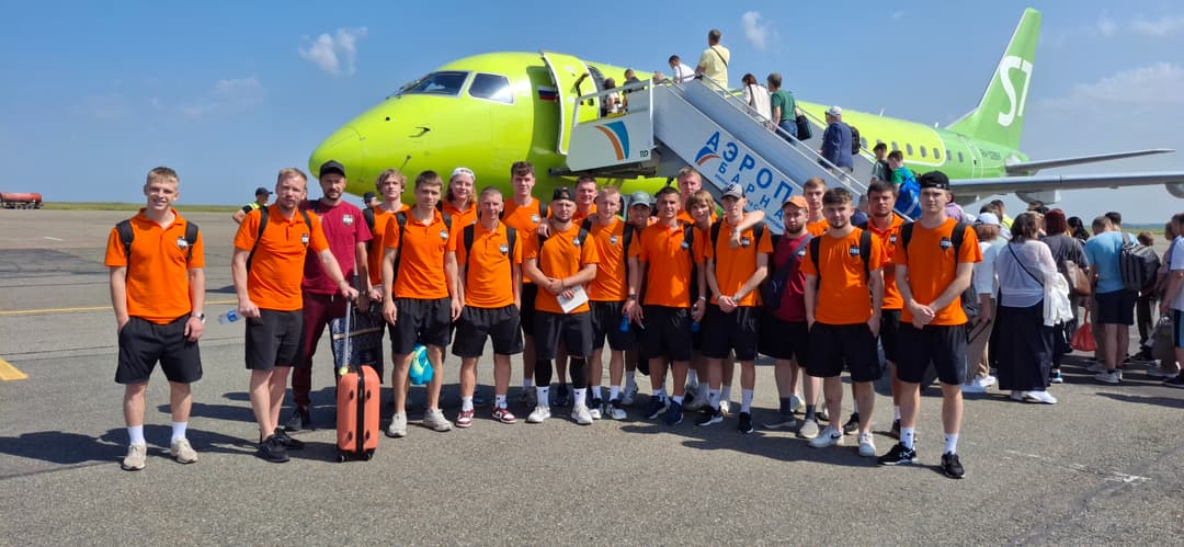 В Красноярск отправились 19 футболистов! 