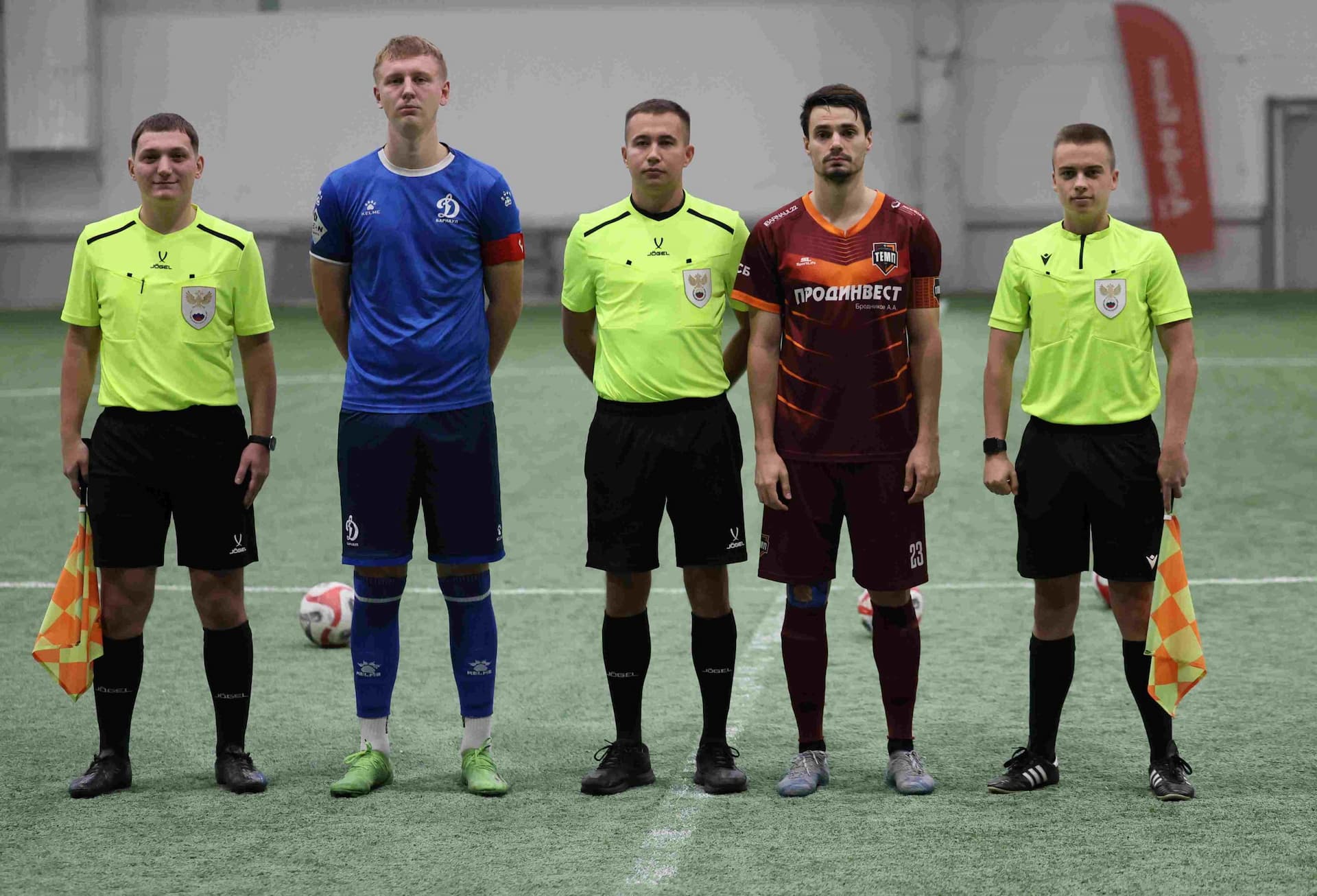 «Темп» 1:0 «Динамо-Барнаул-М». Третья лига. 05.10.2025. Александр Чёрный («Алтайский спорт»), Владимир Мартынов («CX News») — кадр 1