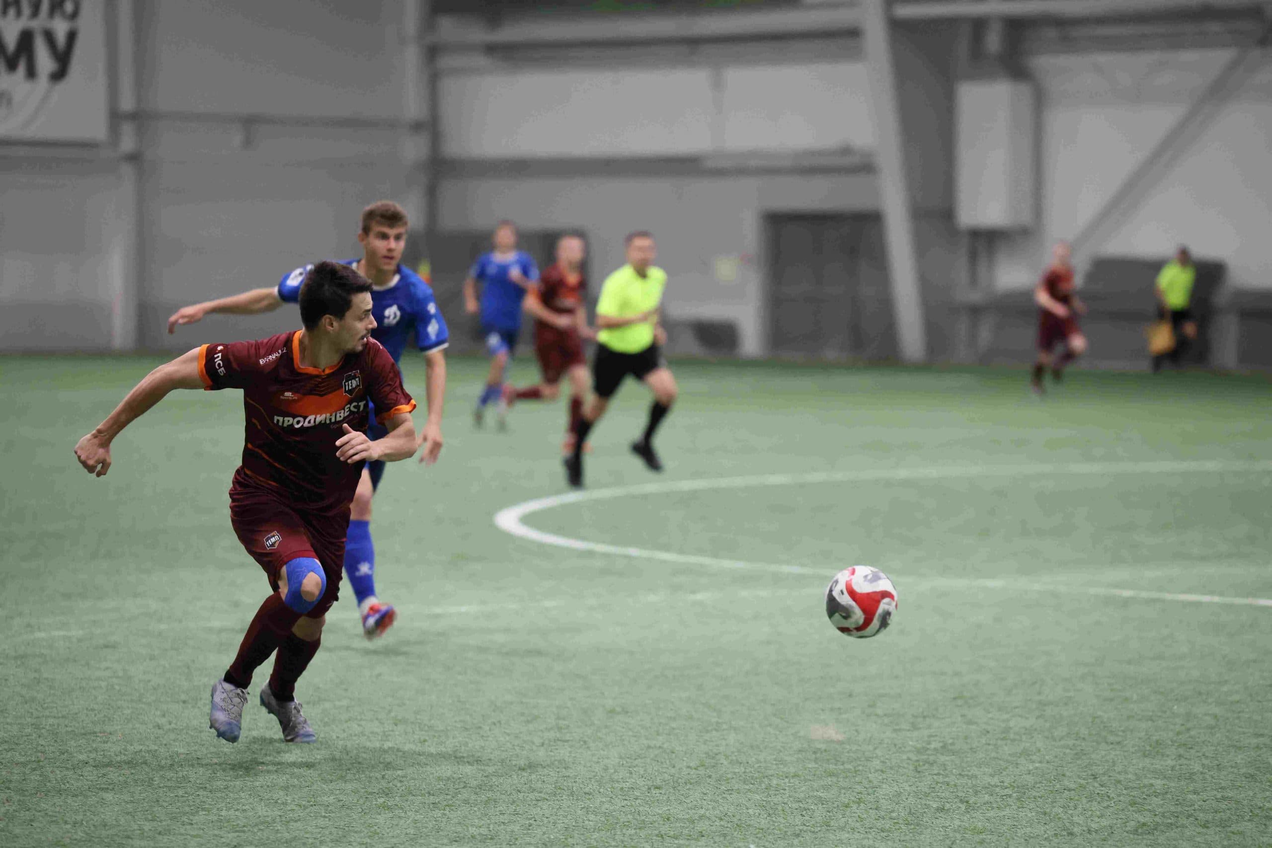 «Темп» 1:0 «Динамо-Барнаул-М». Третья лига. 05.10.2025. Александр Чёрный («Алтайский спорт»), Владимир Мартынов («CX News») — фото 2