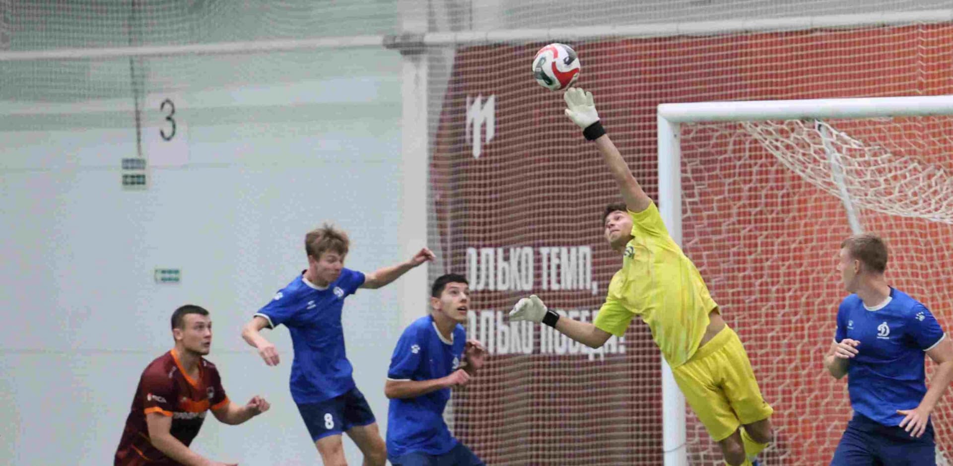 «Темп» 1:0 «Динамо-Барнаул-М». Третья лига. 05.10.2025. Александр Чёрный («Алтайский спорт»), Владимир Мартынов («CX News») — кадр 14