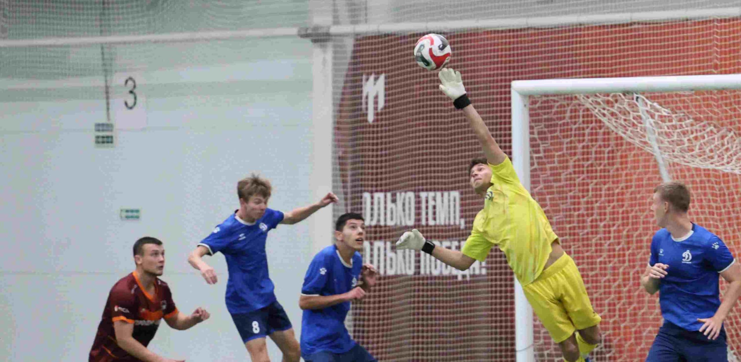 «Темп» 1:0 «Динамо-Барнаул-М». Третья лига. 05.10.2025. Александр Чёрный («Алтайский спорт»), Владимир Мартынов («CX News») — фото 2