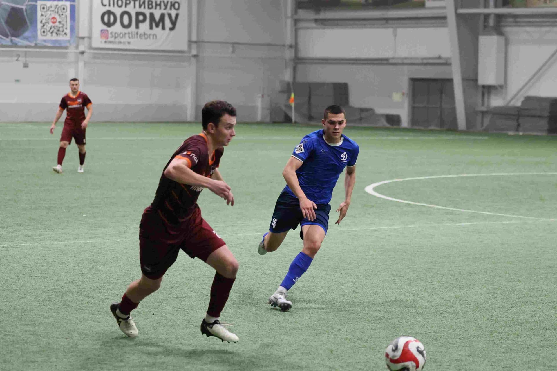 «Темп» 1:0 «Динамо-Барнаул-М». Третья лига. 05.10.2025. Александр Чёрный («Алтайский спорт»), Владимир Мартынов («CX News») — кадр 17