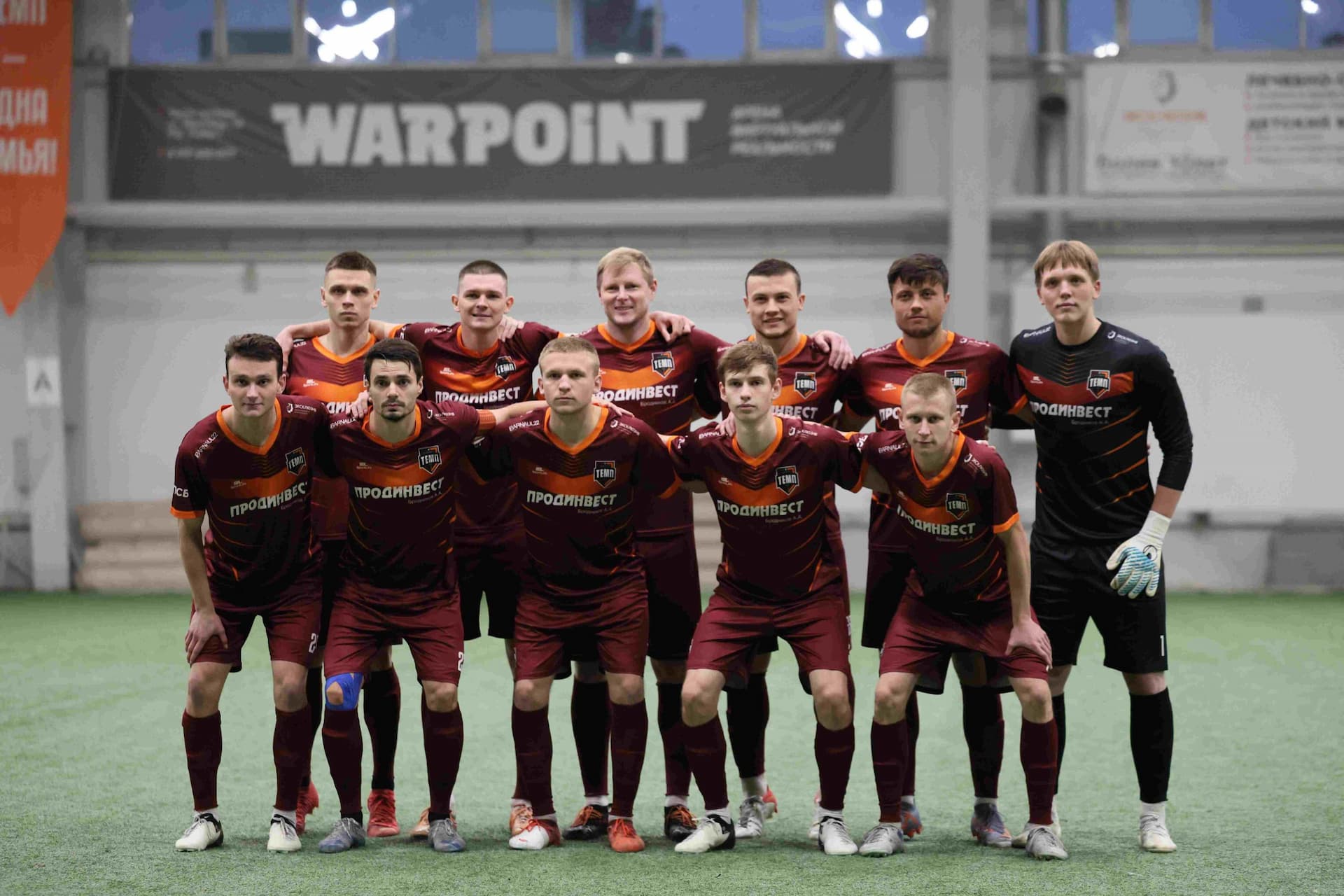 «Темп» 1:0 «Динамо-Барнаул-М». Третья лига. 05.10.2025. Александр Чёрный («Алтайский спорт»), Владимир Мартынов («CX News») — кадр 2