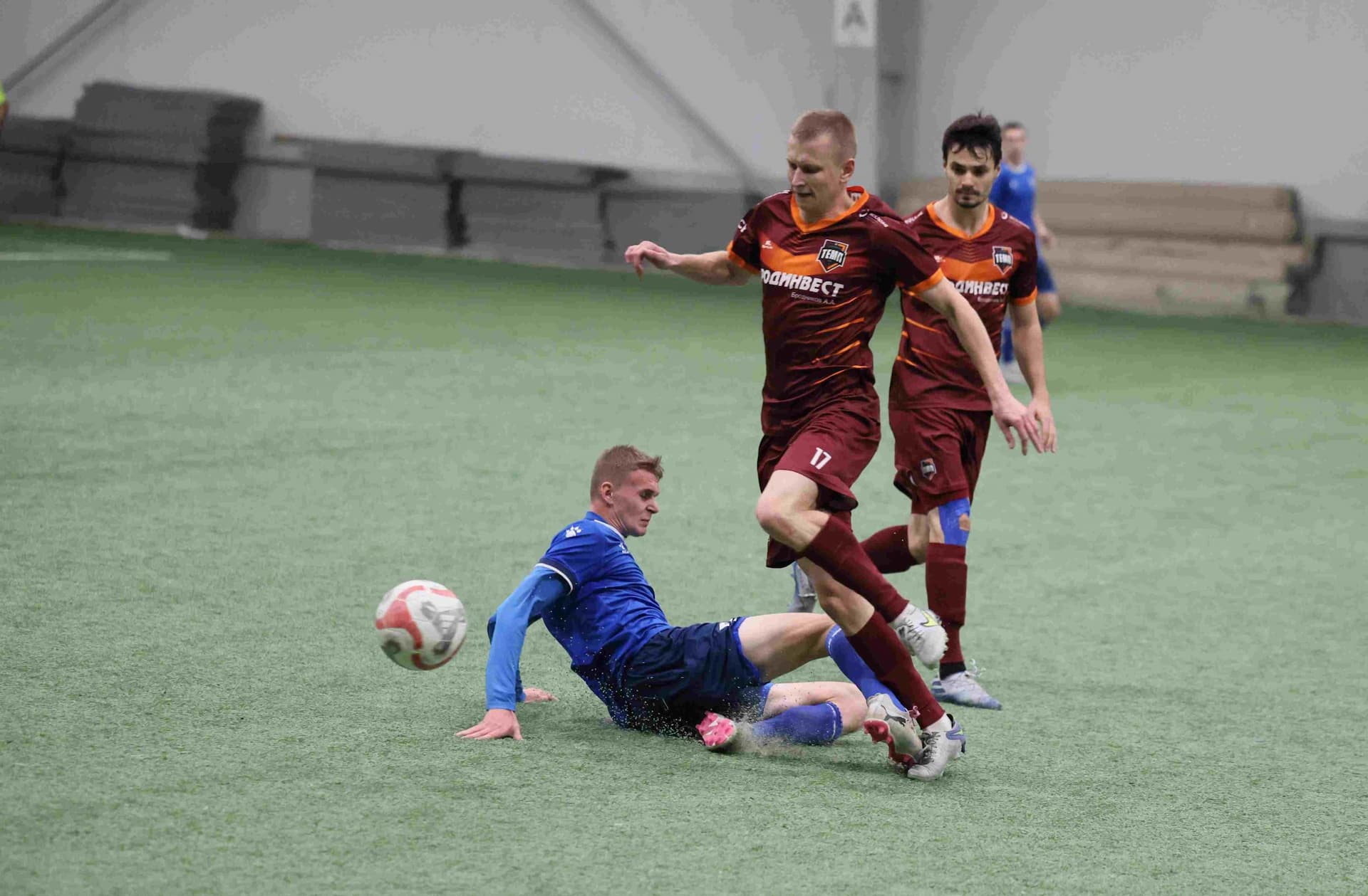 «Темп» 1:0 «Динамо-Барнаул-М». Третья лига. 05.10.2025. Александр Чёрный («Алтайский спорт»), Владимир Мартынов («CX News») — кадр 30