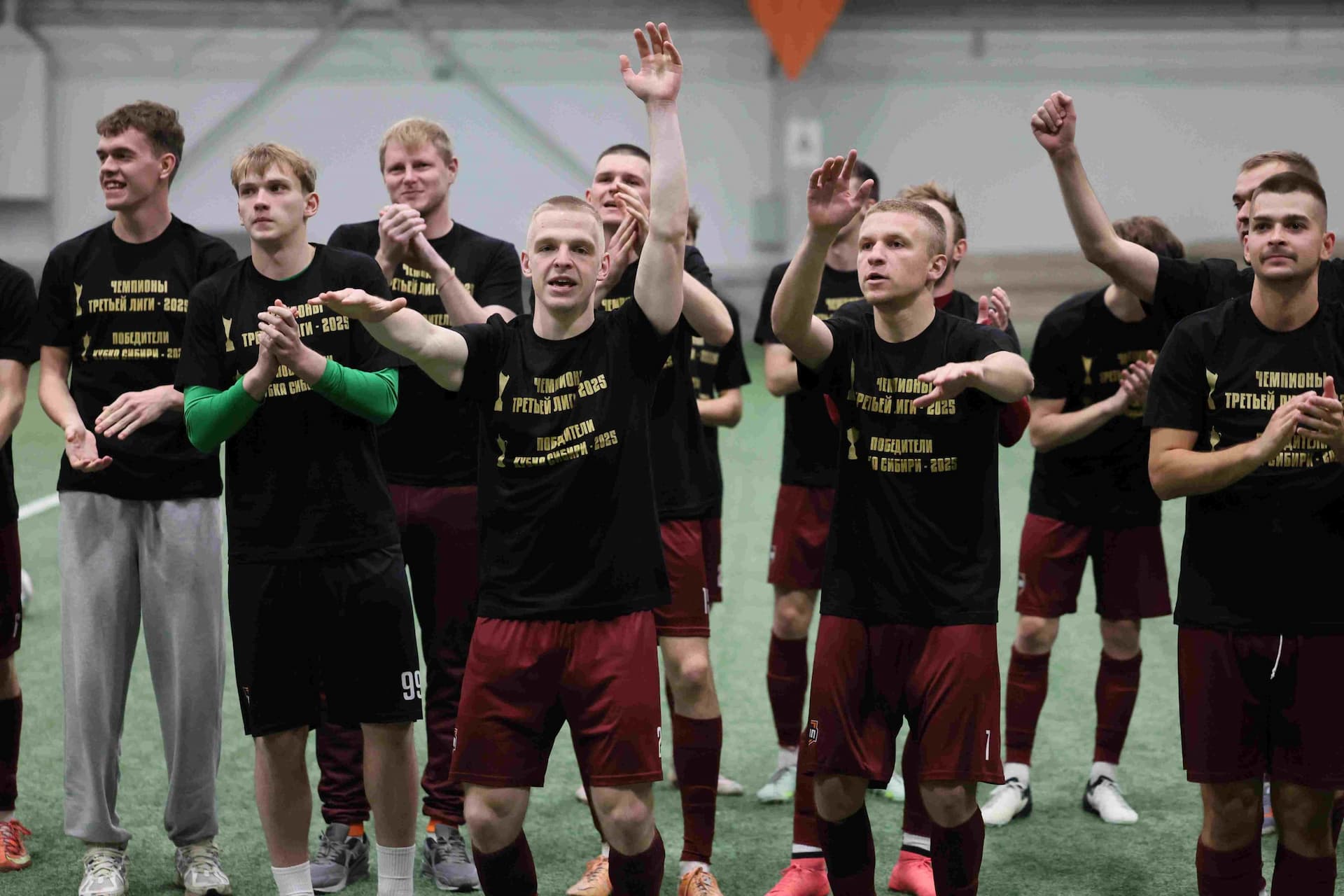 «Темп» 1:0 «Динамо-Барнаул-М». Третья лига. 05.10.2025. Александр Чёрный («Алтайский спорт»), Владимир Мартынов («CX News») — кадр 40