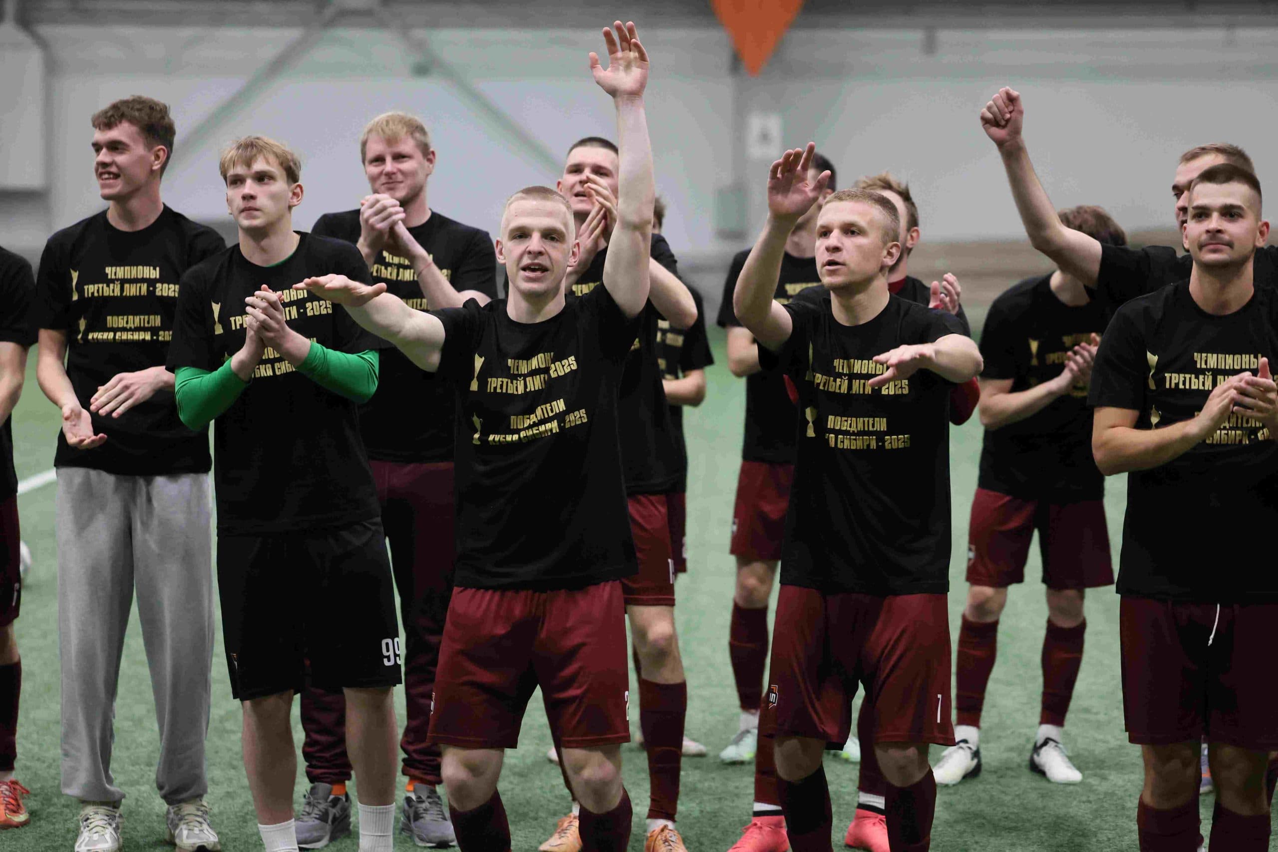 «Темп» 1:0 «Динамо-Барнаул-М». Третья лига. 05.10.2025. Александр Чёрный («Алтайский спорт»), Владимир Мартынов («CX News») — кадр 40