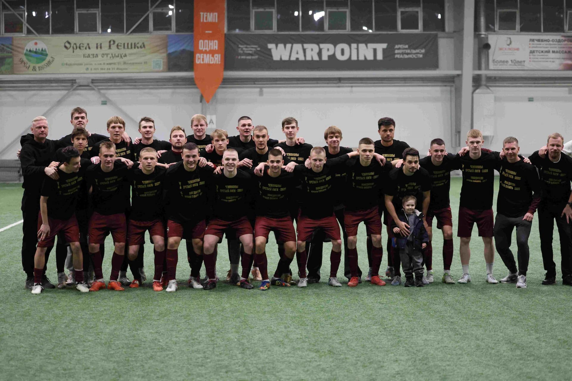 «Темп» 1:0 «Динамо-Барнаул-М». Третья лига. 05.10.2025. Александр Чёрный («Алтайский спорт»), Владимир Мартынов («CX News») — кадр 42