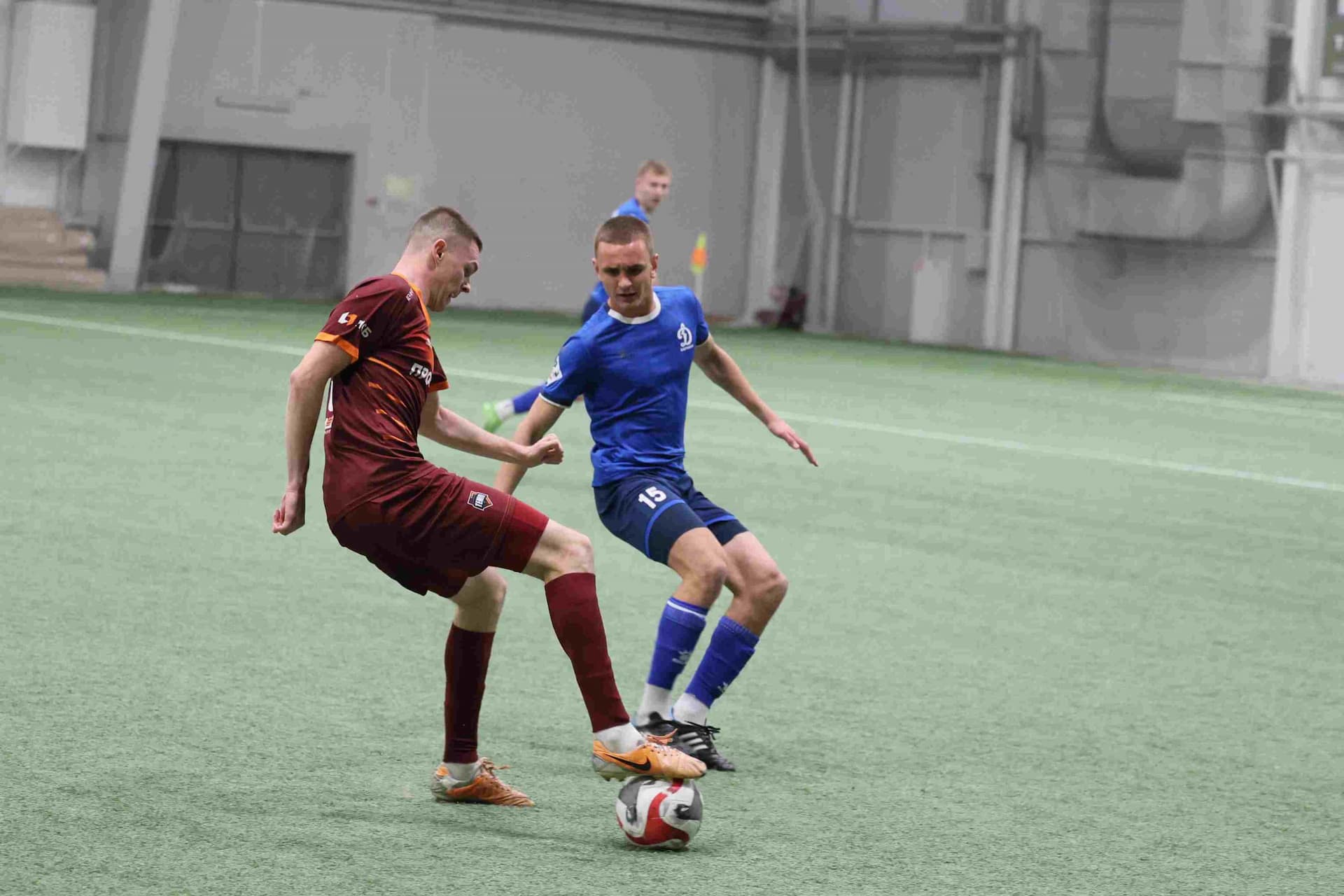 «Темп» 1:0 «Динамо-Барнаул-М». Третья лига. 05.10.2025. Александр Чёрный («Алтайский спорт»), Владимир Мартынов («CX News») — кадр 5