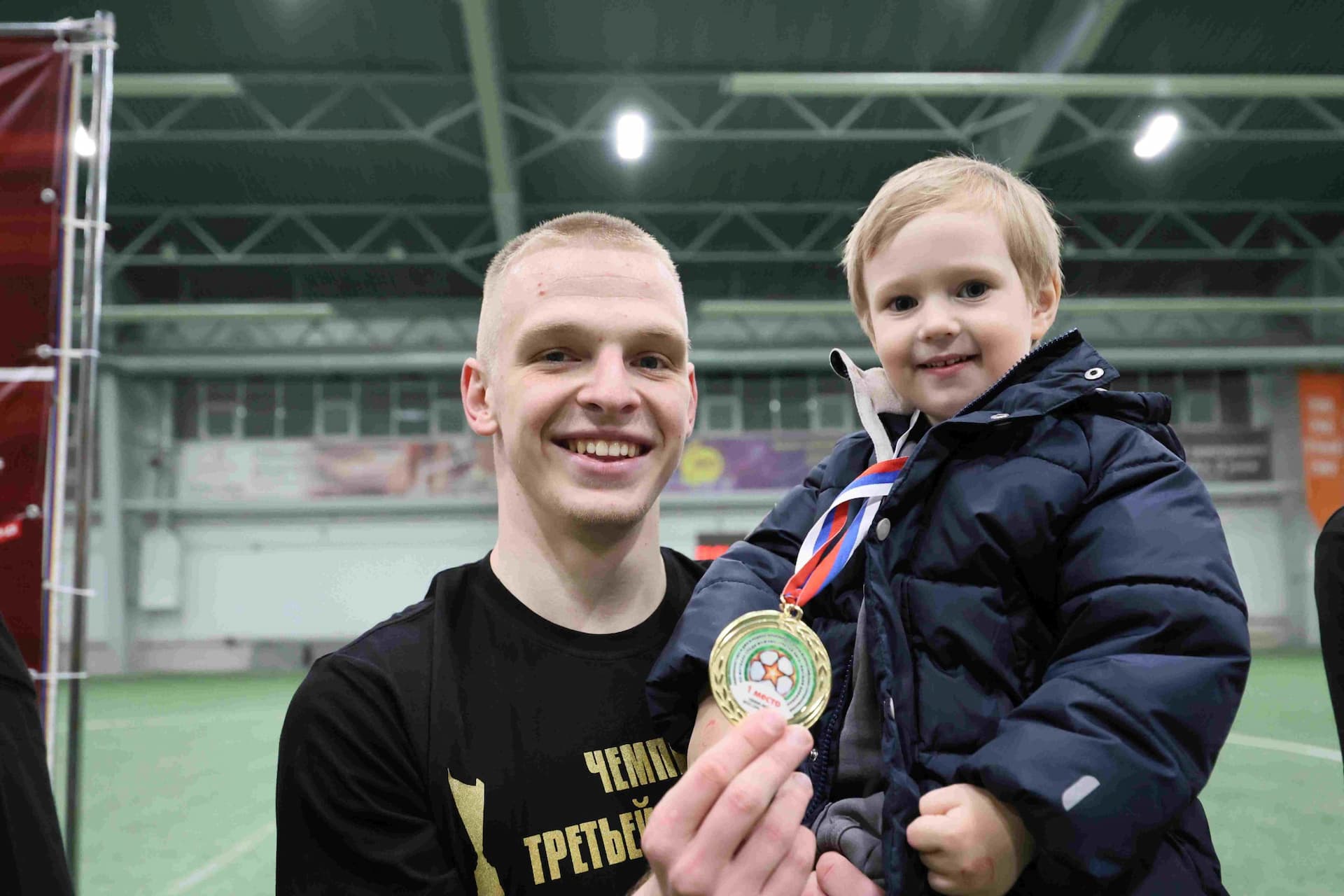 «Темп» 1:0 «Динамо-Барнаул-М». Третья лига. 05.10.2025. Александр Чёрный («Алтайский спорт»), Владимир Мартынов («CX News») — кадр 53