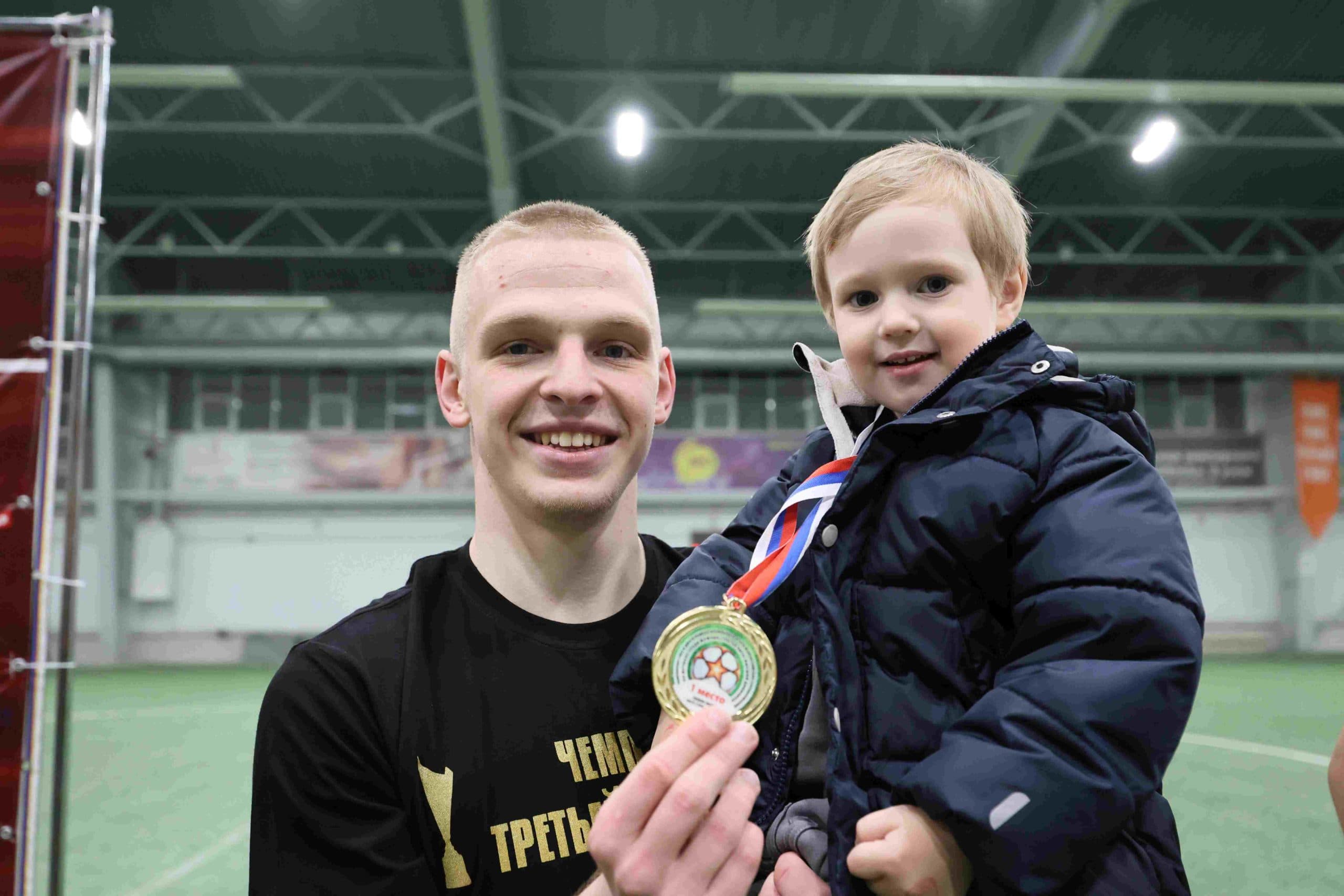 «Темп» 1:0 «Динамо-Барнаул-М». Третья лига. 05.10.2025. Александр Чёрный («Алтайский спорт»), Владимир Мартынов («CX News») — фото 6