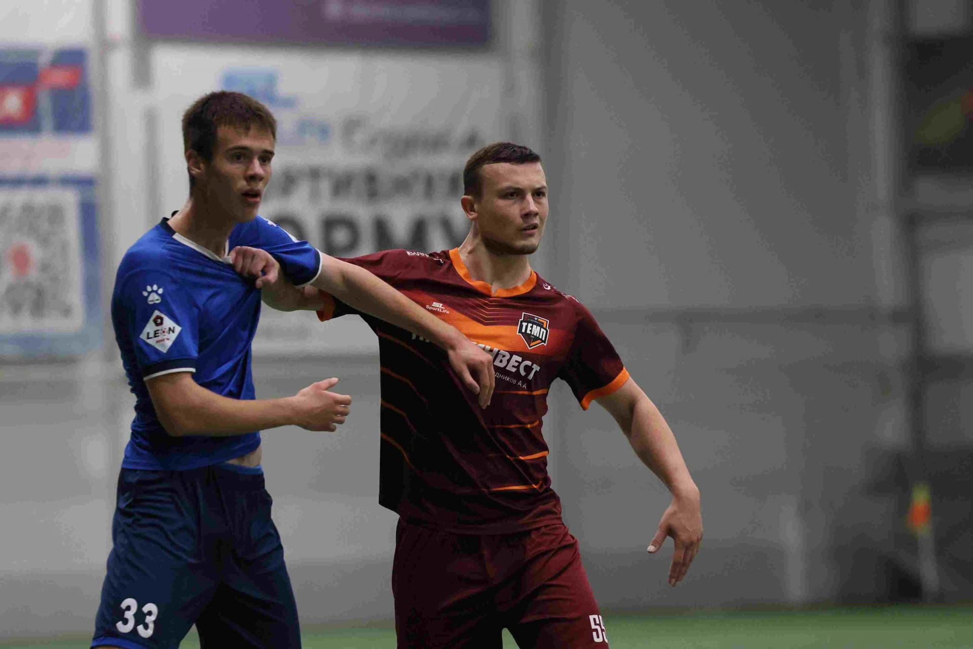 «Темп» 1:0 «Динамо-Барнаул-М». Третья лига. 05.10.2025. Александр Чёрный («Алтайский спорт»), Владимир Мартынов («CX News») — кадр 6