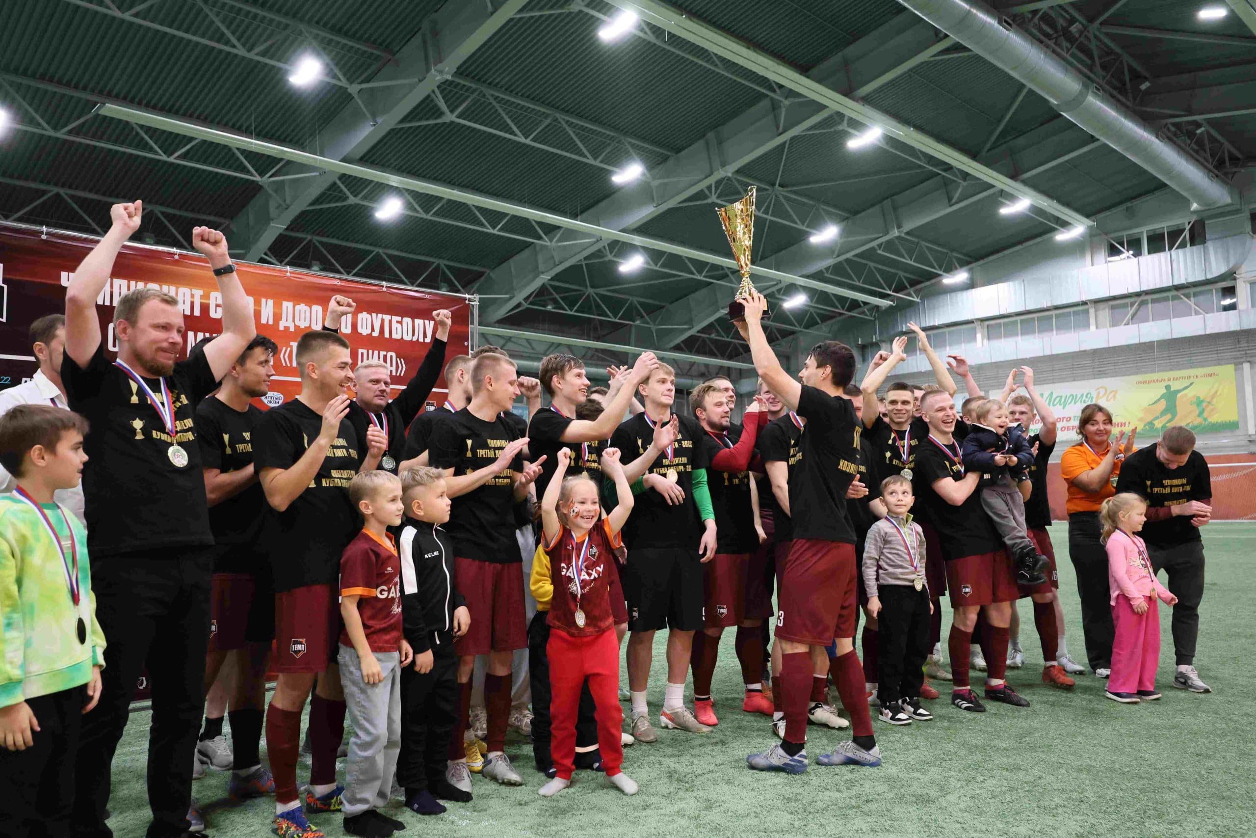 «Темп» 1:0 «Динамо-Барнаул-М». Третья лига. 05.10.2025. Александр Чёрный («Алтайский спорт»), Владимир Мартынов («CX News») — кадр 61