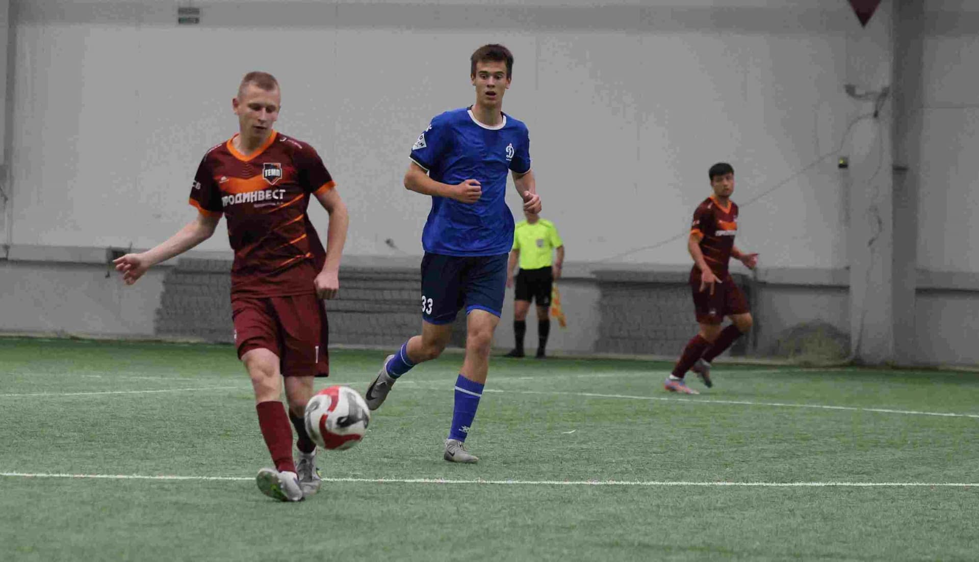 «Темп» 1:0 «Динамо-Барнаул-М». Третья лига. 05.10.2025. Александр Чёрный («Алтайский спорт»), Владимир Мартынов («CX News») — кадр 7