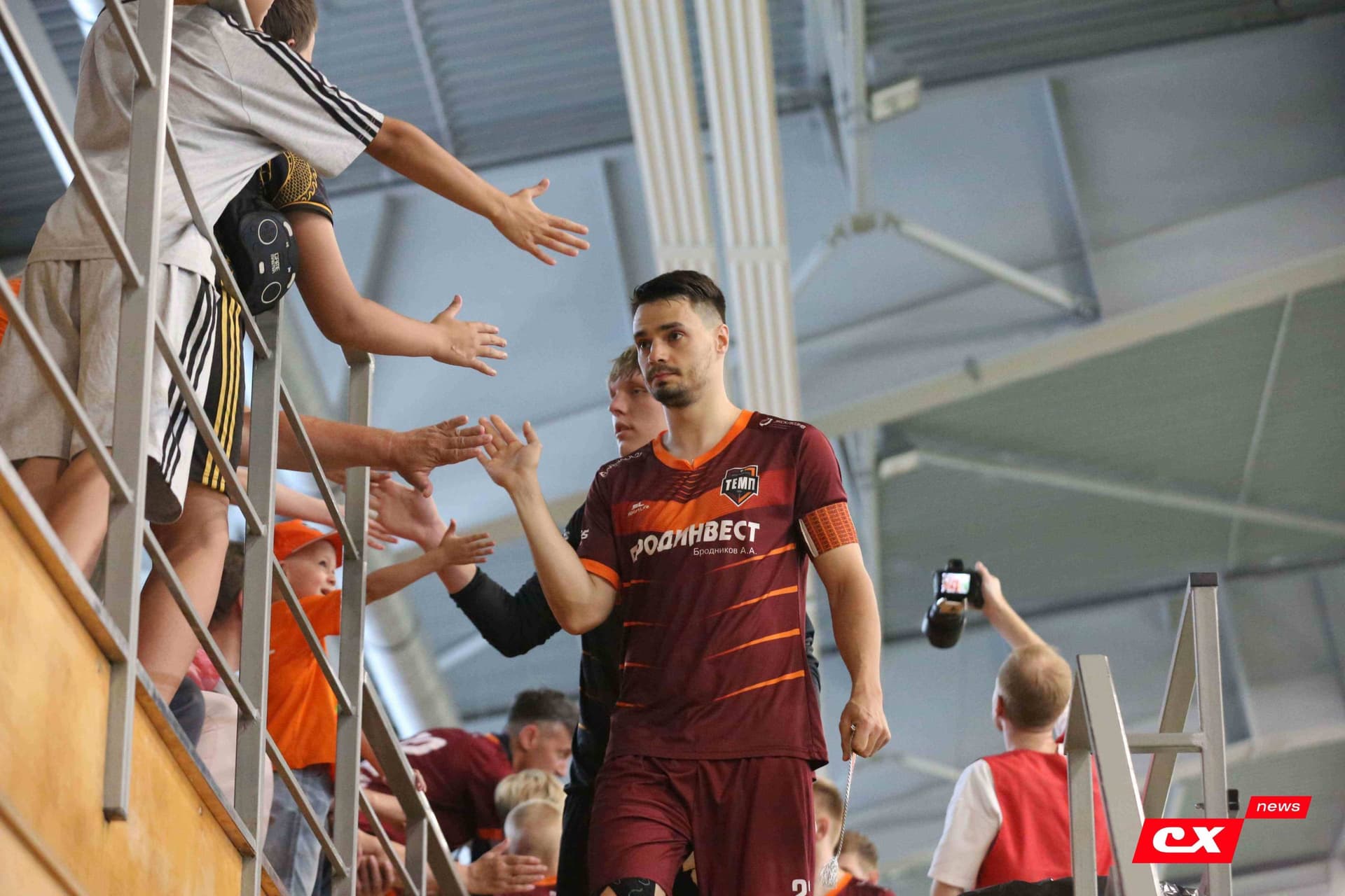 «Темп» 4:1 «Сибирь-М». Третья лига. 22.06.2025. Владимир Мартынов («CX News») — кадр 99