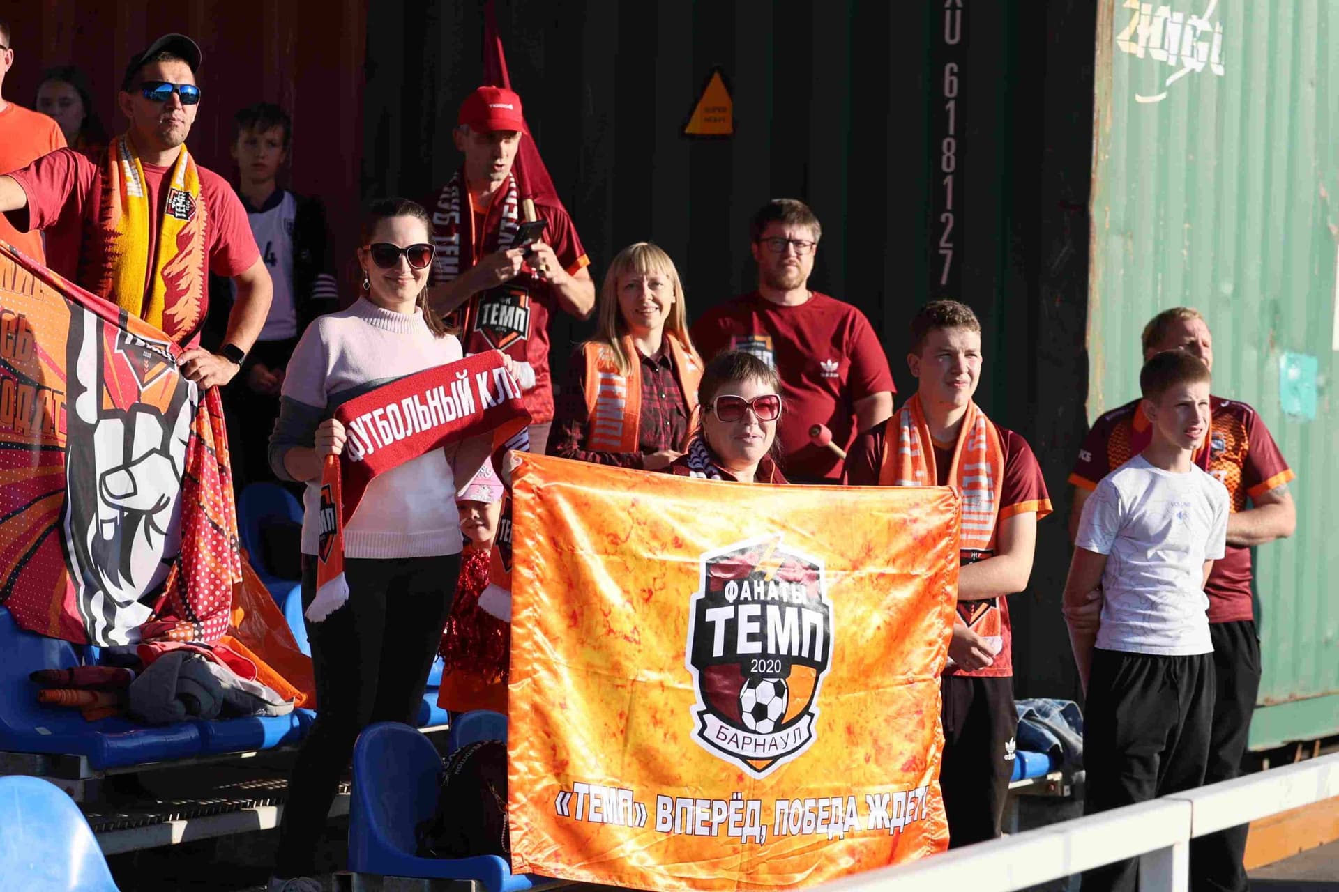 «Полимер» 2:2 «Темп». Третья лига. 05.09.2025. Владимир Мартынов («CX News») и Александр Чёрный («Алтайский спорт») — кадр 169