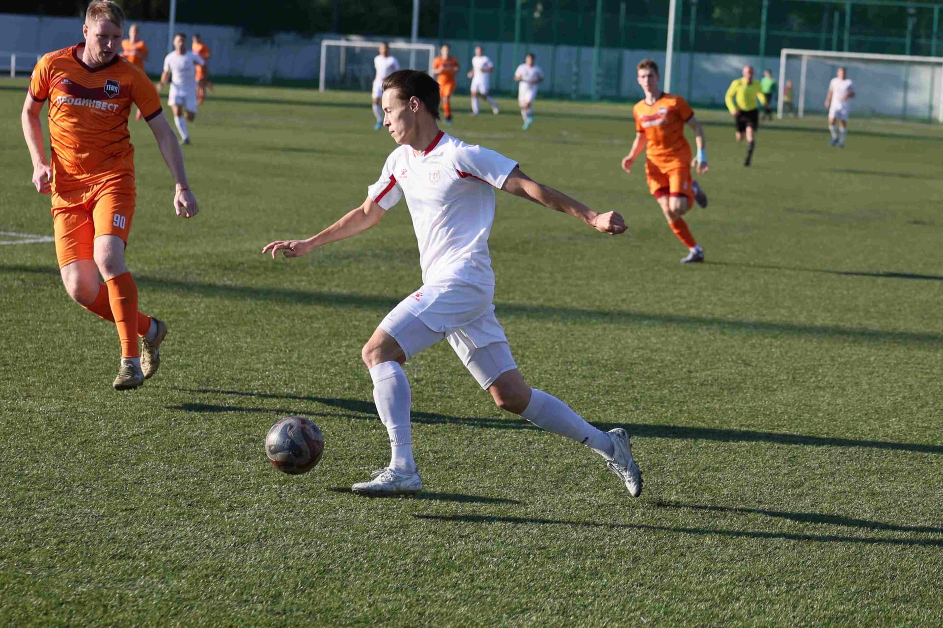 «Полимер» 2:2 «Темп». Третья лига. 05.09.2025. Владимир Мартынов («CX News») и Александр Чёрный («Алтайский спорт») — кадр 171