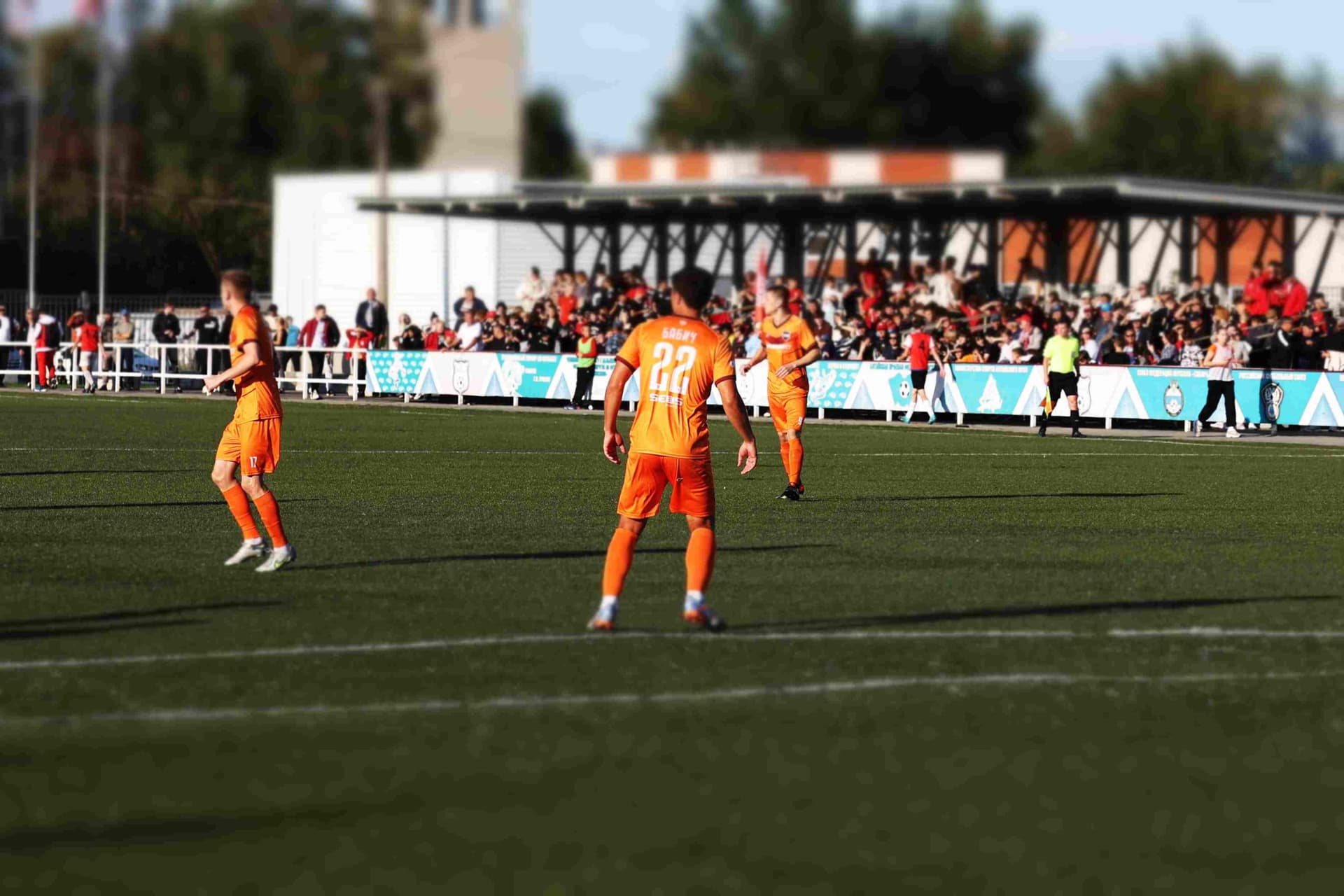 «Полимер» 2:2 «Темп». Третья лига. 05.09.2025. Владимир Мартынов («CX News») и Александр Чёрный («Алтайский спорт») — кадр 177