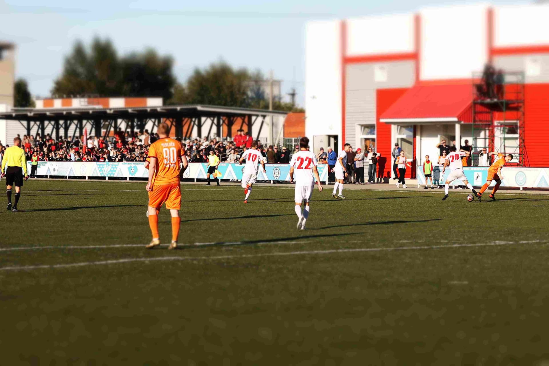 «Полимер» 2:2 «Темп». Третья лига. 05.09.2025. Владимир Мартынов («CX News») и Александр Чёрный («Алтайский спорт») — кадр 178