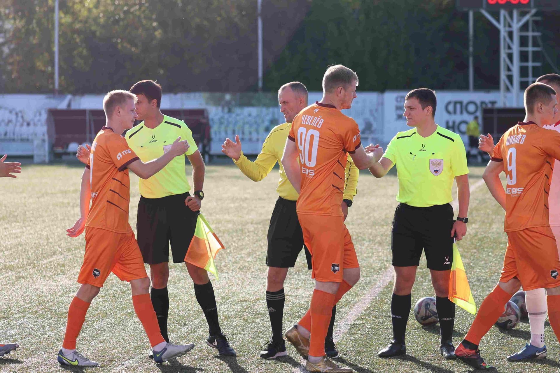 «Полимер» 2:2 «Темп». Третья лига. 05.09.2025. Владимир Мартынов («CX News») и Александр Чёрный («Алтайский спорт») — кадр 161