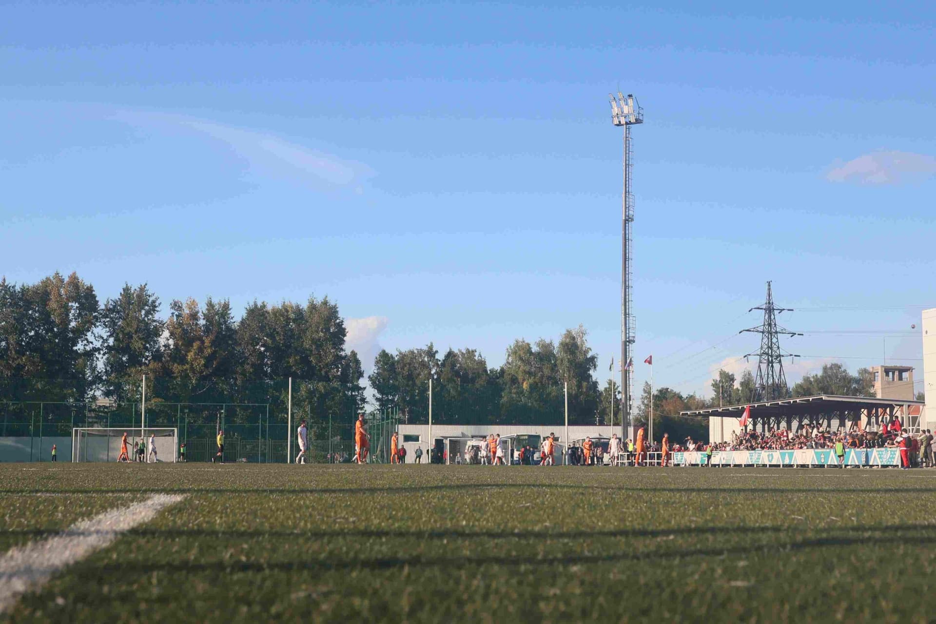 «Полимер» 2:2 «Темп». Третья лига. 05.09.2025. Владимир Мартынов («CX News») и Александр Чёрный («Алтайский спорт») — кадр 185