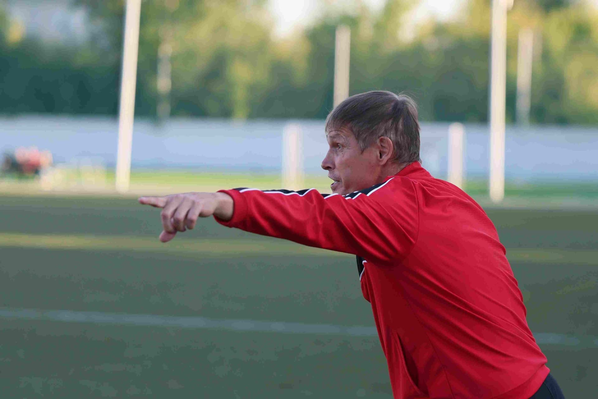 «Полимер» 2:2 «Темп». Третья лига. 05.09.2025. Владимир Мартынов («CX News») и Александр Чёрный («Алтайский спорт») — кадр 198