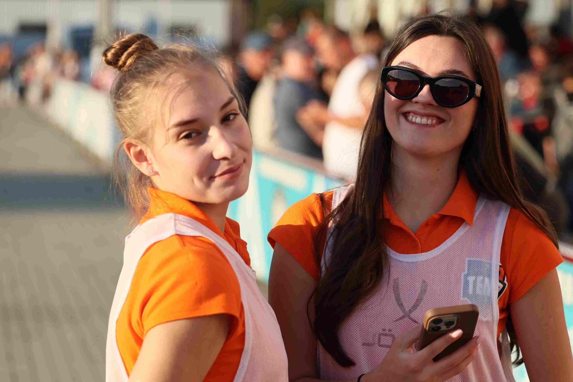 «Полимер» 2:2 «Темп». Третья лига. 05.09.2025. Владимир Мартынов («CX News») и Александр Чёрный («Алтайский спорт») — кадр 213