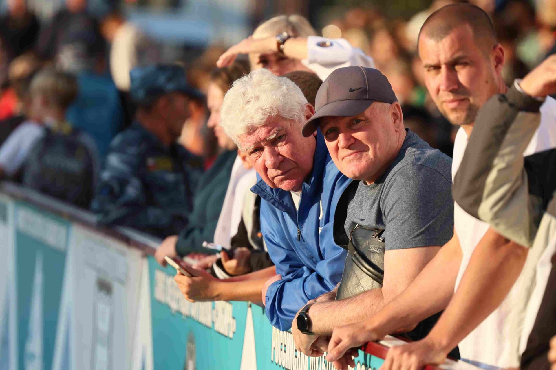 «Полимер» 2:2 «Темп». Третья лига. 05.09.2025. Владимир Мартынов («CX News») и Александр Чёрный («Алтайский спорт») — кадр 221