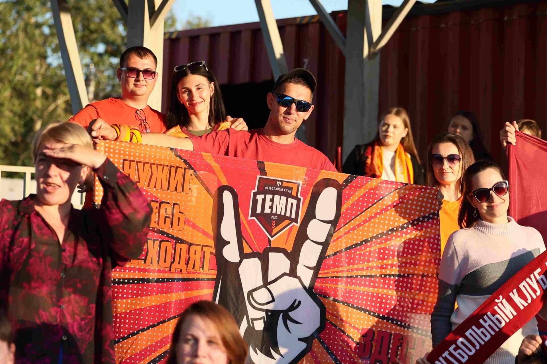 «Полимер» 2:2 «Темп». Третья лига. 05.09.2025. Владимир Мартынов («CX News») и Александр Чёрный («Алтайский спорт») — кадр 227