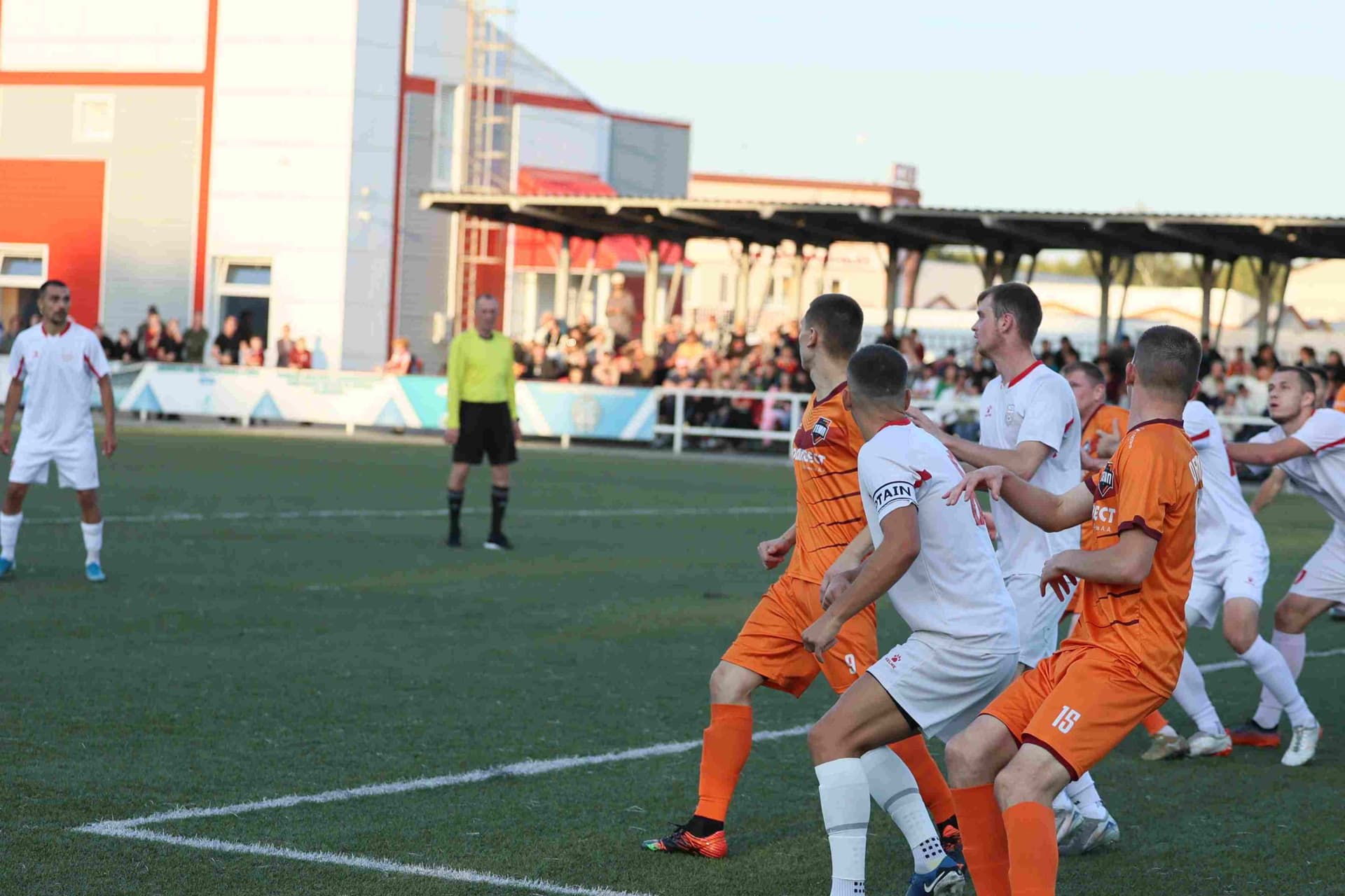 «Полимер» 2:2 «Темп». Третья лига. 05.09.2025. Владимир Мартынов («CX News») и Александр Чёрный («Алтайский спорт») — кадр 235