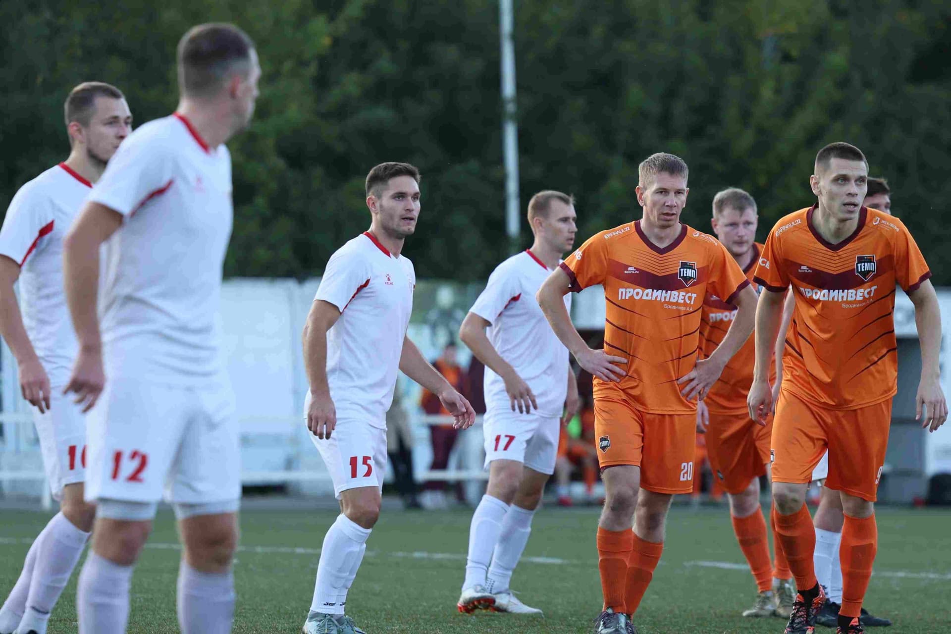 «Полимер» 2:2 «Темп». Третья лига. 05.09.2025. Владимир Мартынов («CX News») и Александр Чёрный («Алтайский спорт») — кадр 241