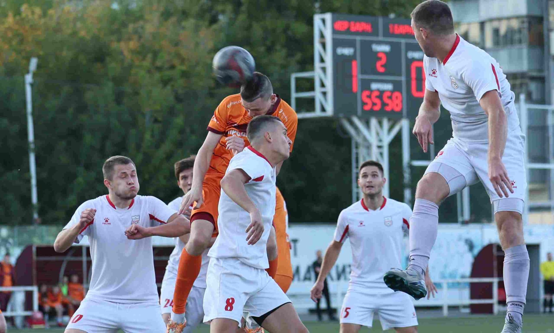 «Полимер» 2:2 «Темп». Третья лига. 05.09.2025. Владимир Мартынов («CX News») и Александр Чёрный («Алтайский спорт») — кадр 242