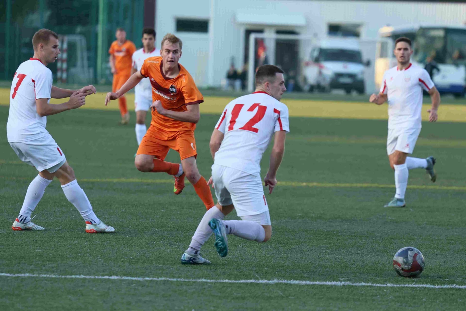 «Полимер» 2:2 «Темп». Третья лига. 05.09.2025. Владимир Мартынов («CX News») и Александр Чёрный («Алтайский спорт») — кадр 247