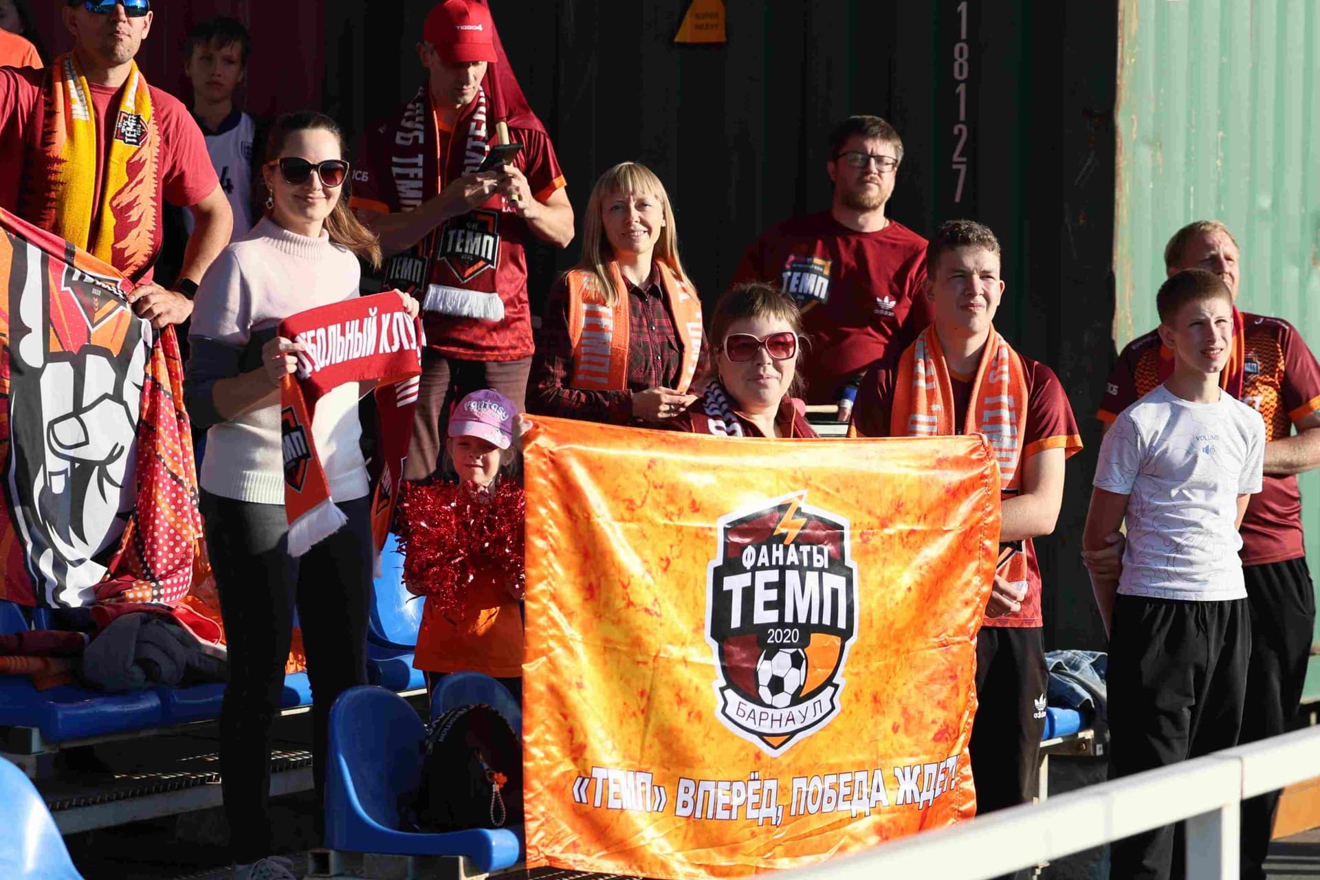 «Полимер» 2:2 «Темп». Третья лига. 05.09.2025. Владимир Мартынов («CX News») и Александр Чёрный («Алтайский спорт») — кадр 168