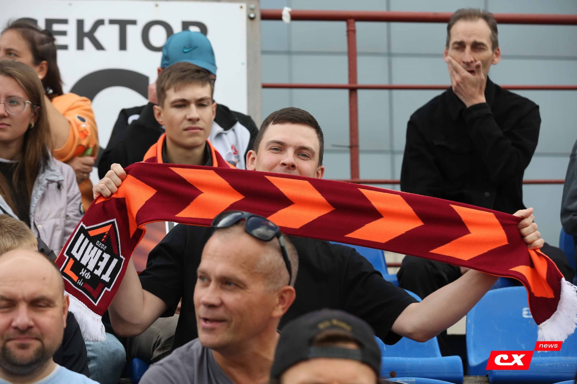 «Темп» 0:1 «Знамя Труда». FONBET Кубок России. 10.09.2025. СМИ: Владимир Мартынов («CX News»), Александр Чёрный («Алтайский спорт»), Виталий Барабаш (Сетевое издание "Толк"), Андрей Каспришин («Алтайская правда») — кадр 157