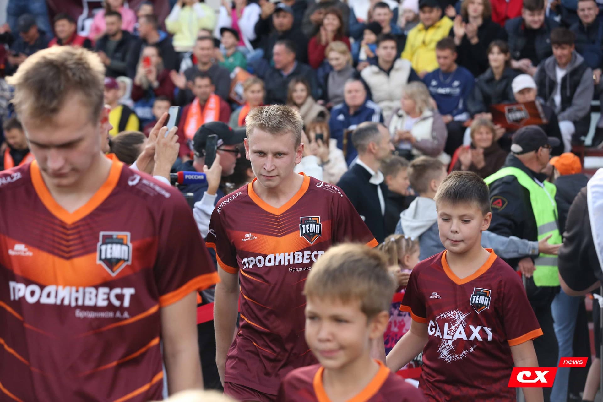 «Темп» 0:1 «Знамя Труда». FONBET Кубок России. 10.09.2025. СМИ: Владимир Мартынов («CX News»), Александр Чёрный («Алтайский спорт»), Виталий Барабаш (Сетевое издание "Толк"), Андрей Каспришин («Алтайская правда») — кадр 203